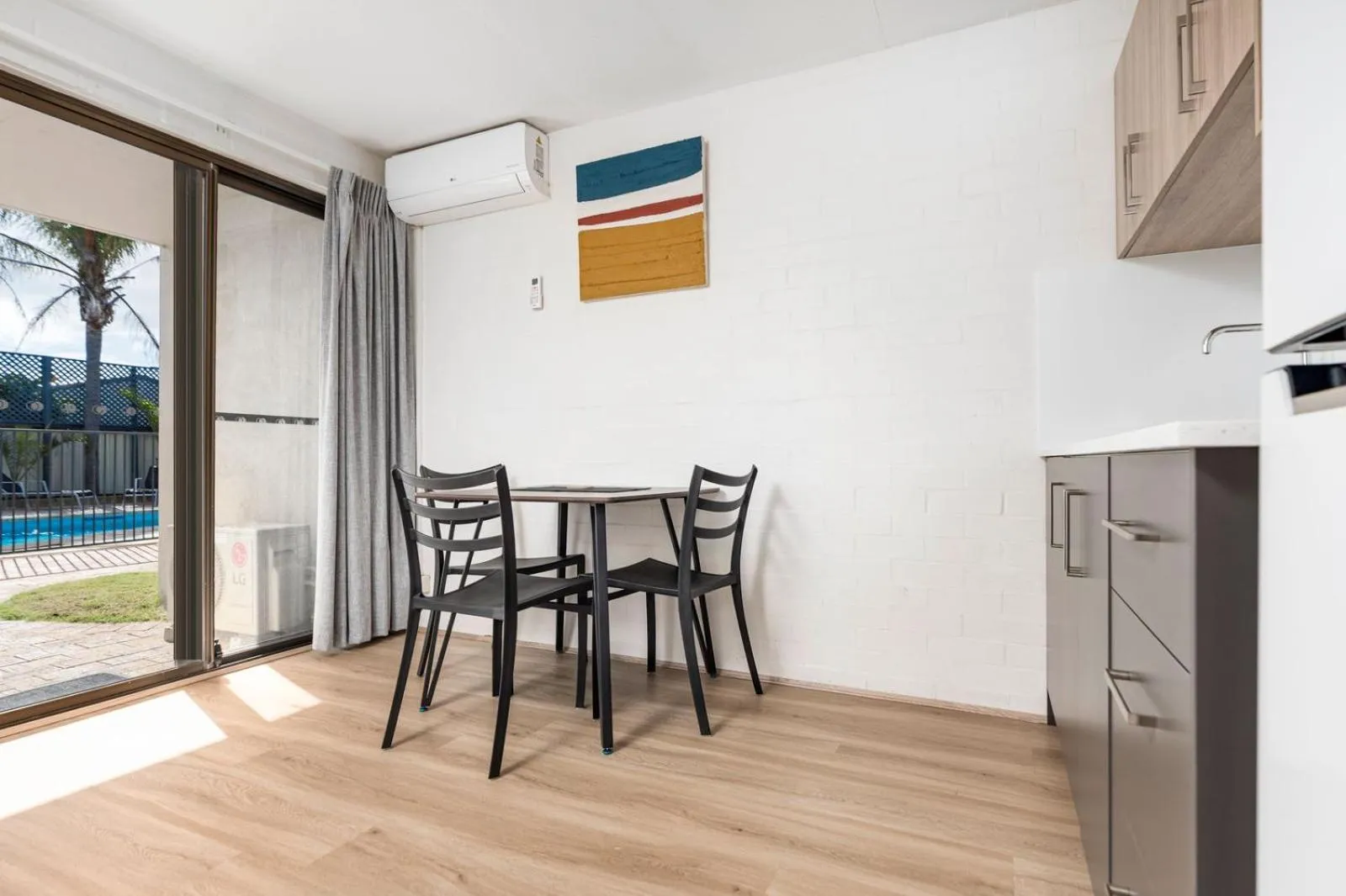 Kitchen or kitchenette in Sails Motel Geraldton