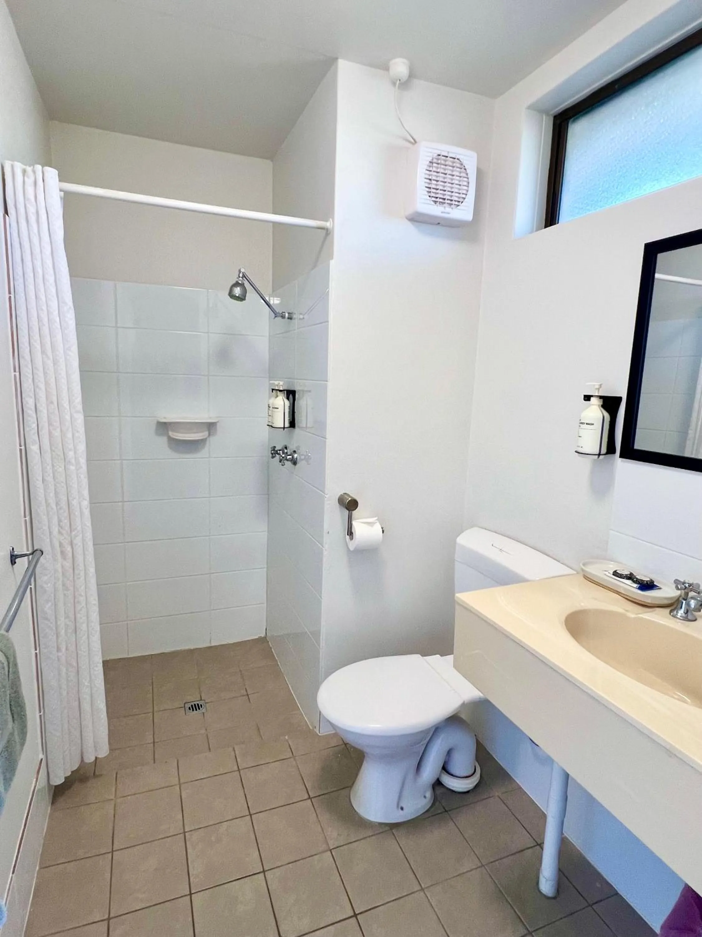 Bathroom in Sails Motel Geraldton