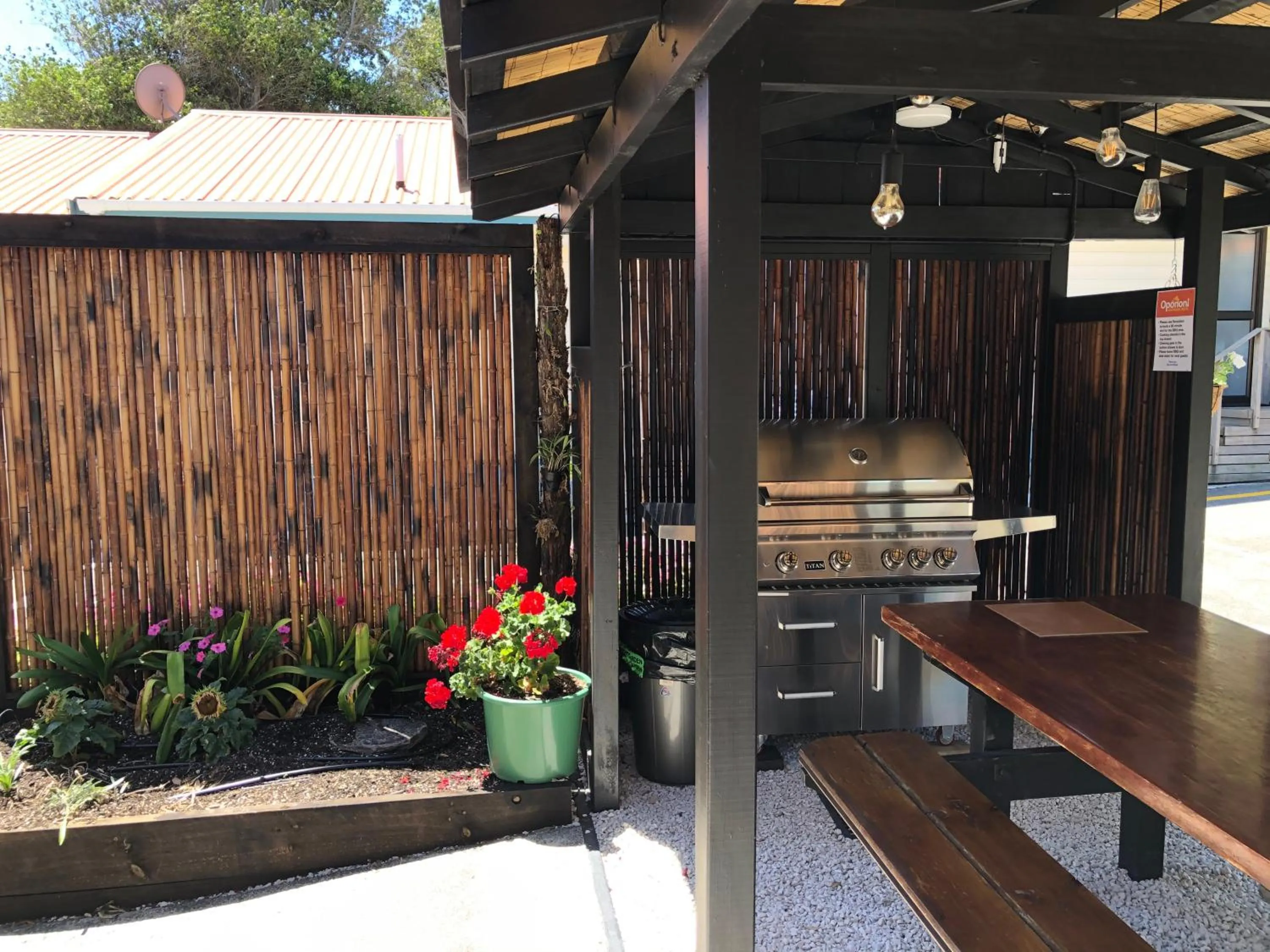BBQ facilities in Opononi Lighthouse Motel