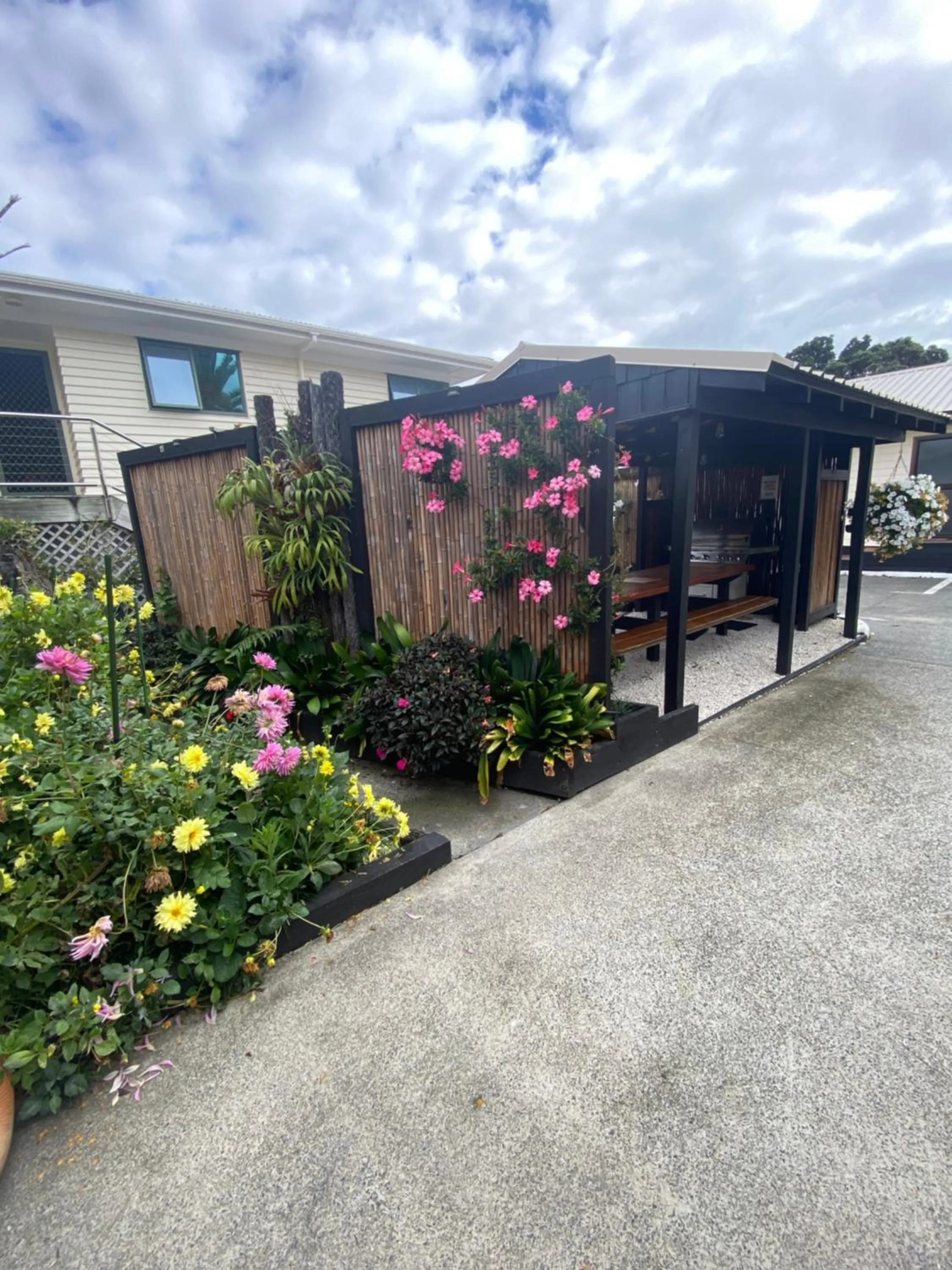 Parking in Opononi Lighthouse Motel