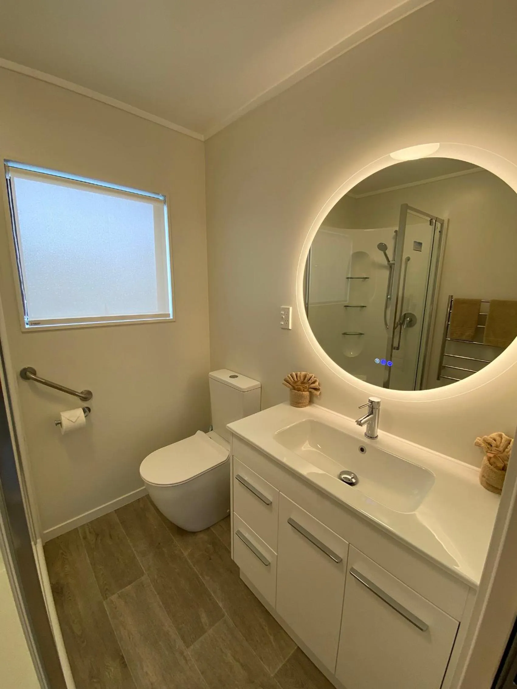 Shower in Opononi Lighthouse Motel