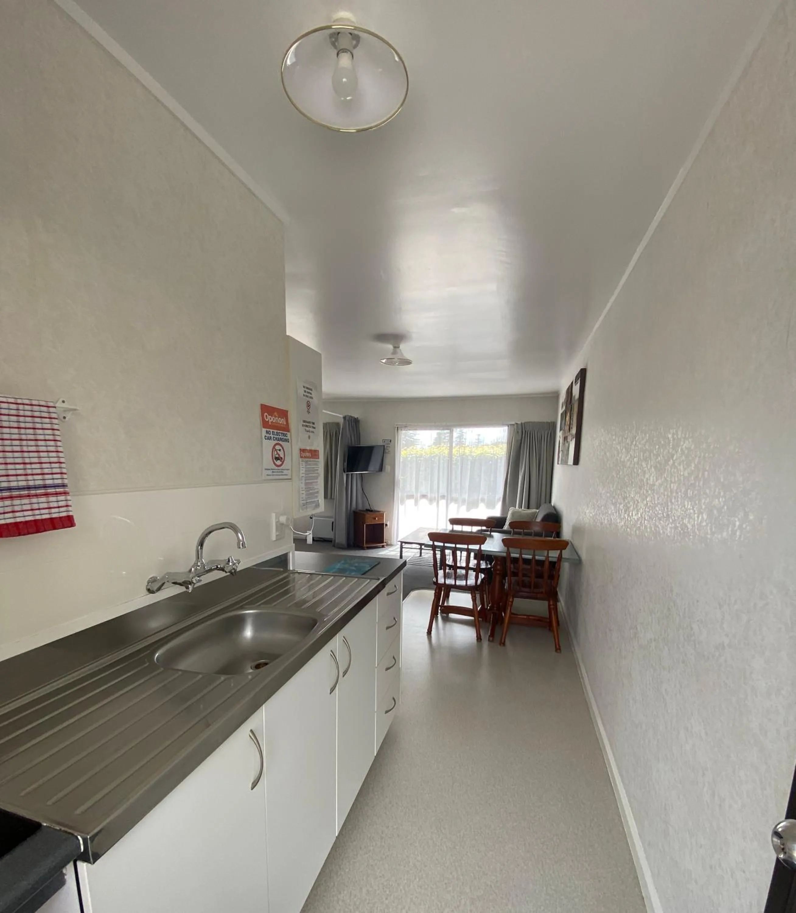 Kitchen or kitchenette in Opononi Lighthouse Motel