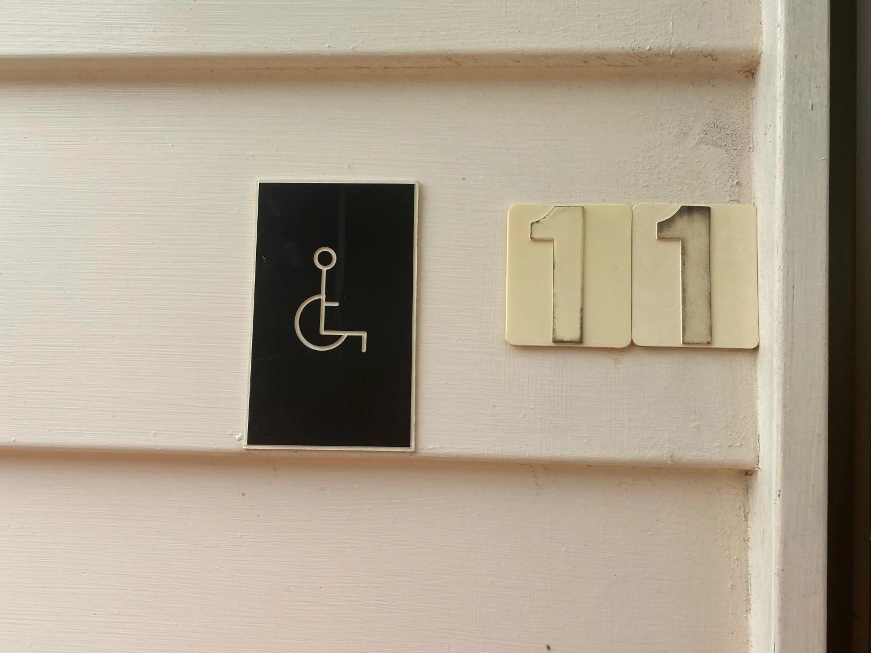 Logo/Certificate/Sign in Opononi Lighthouse Motel