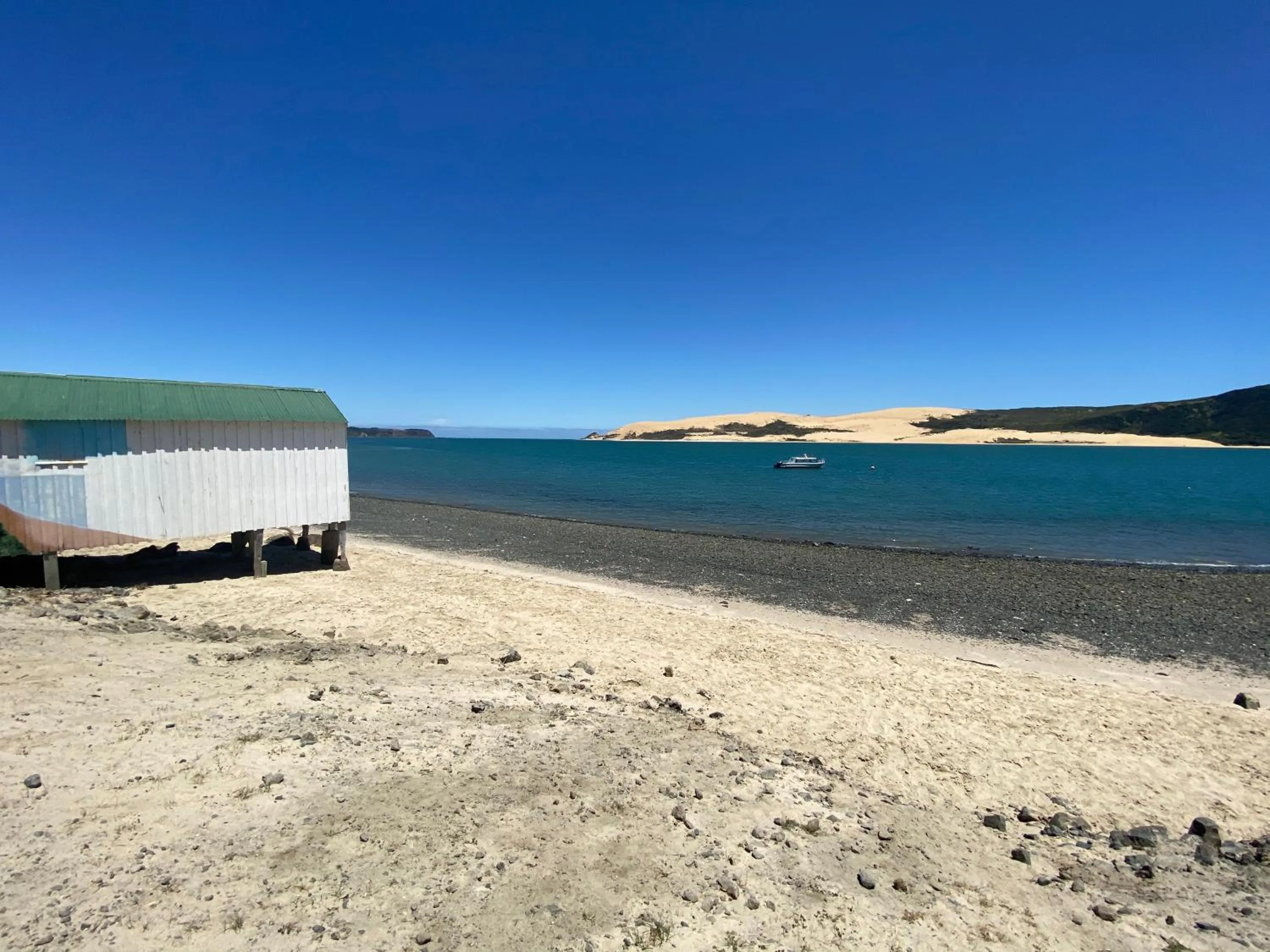 Beach in Opononi Lighthouse Motel