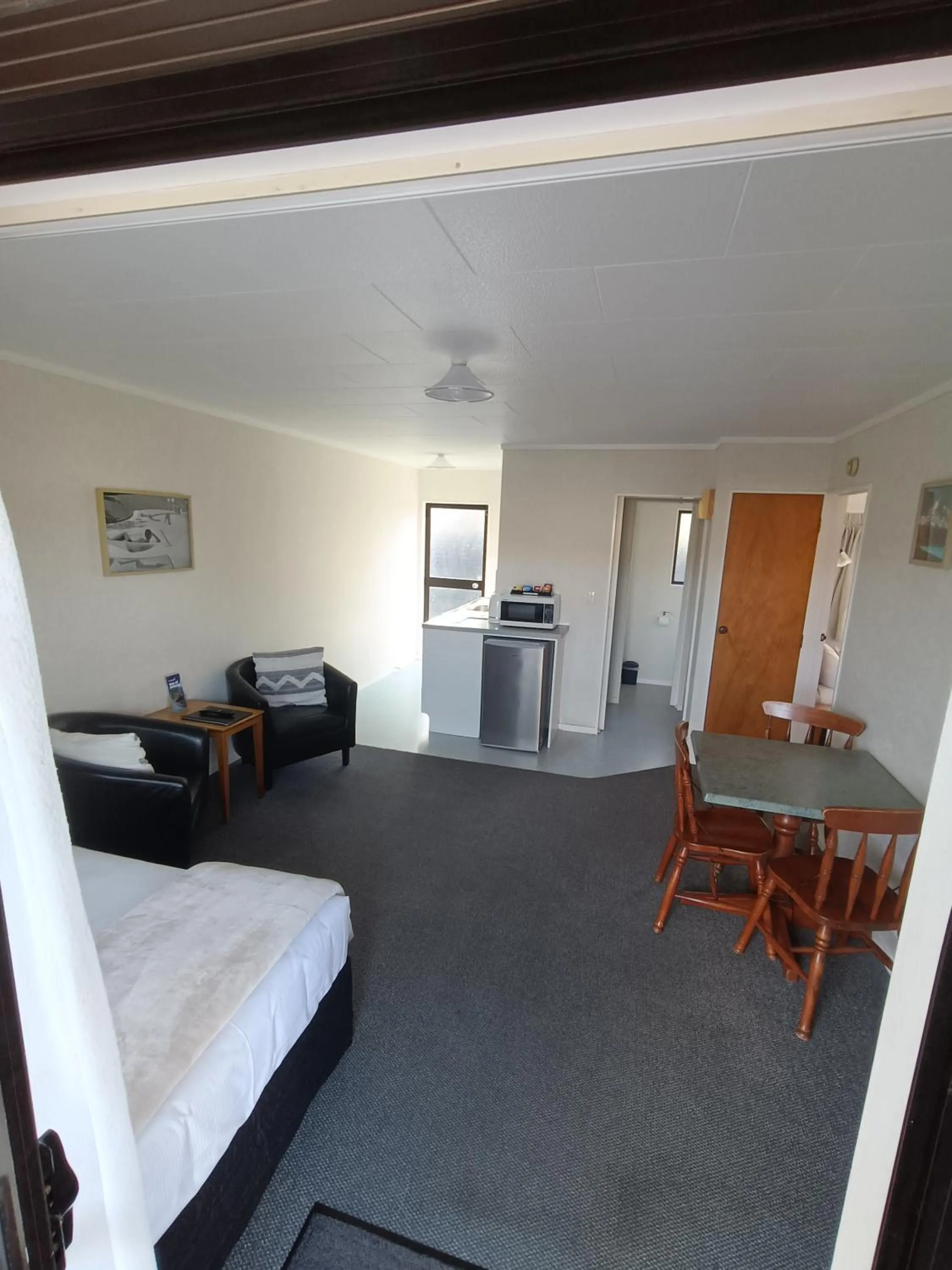 Photo of the whole room, Bed in Opononi Lighthouse Motel