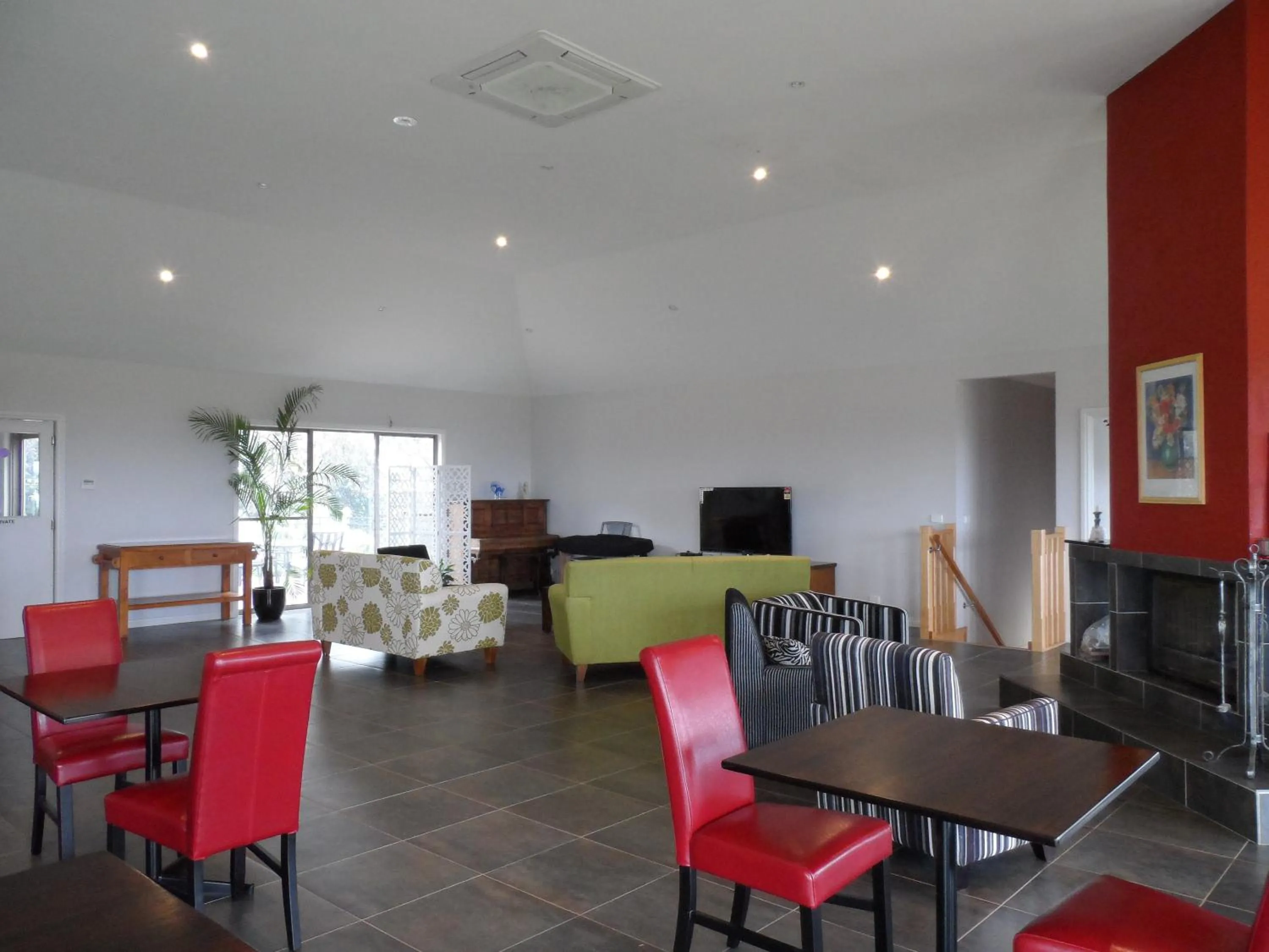 Restaurant/places to eat in Swan Lake Guest House