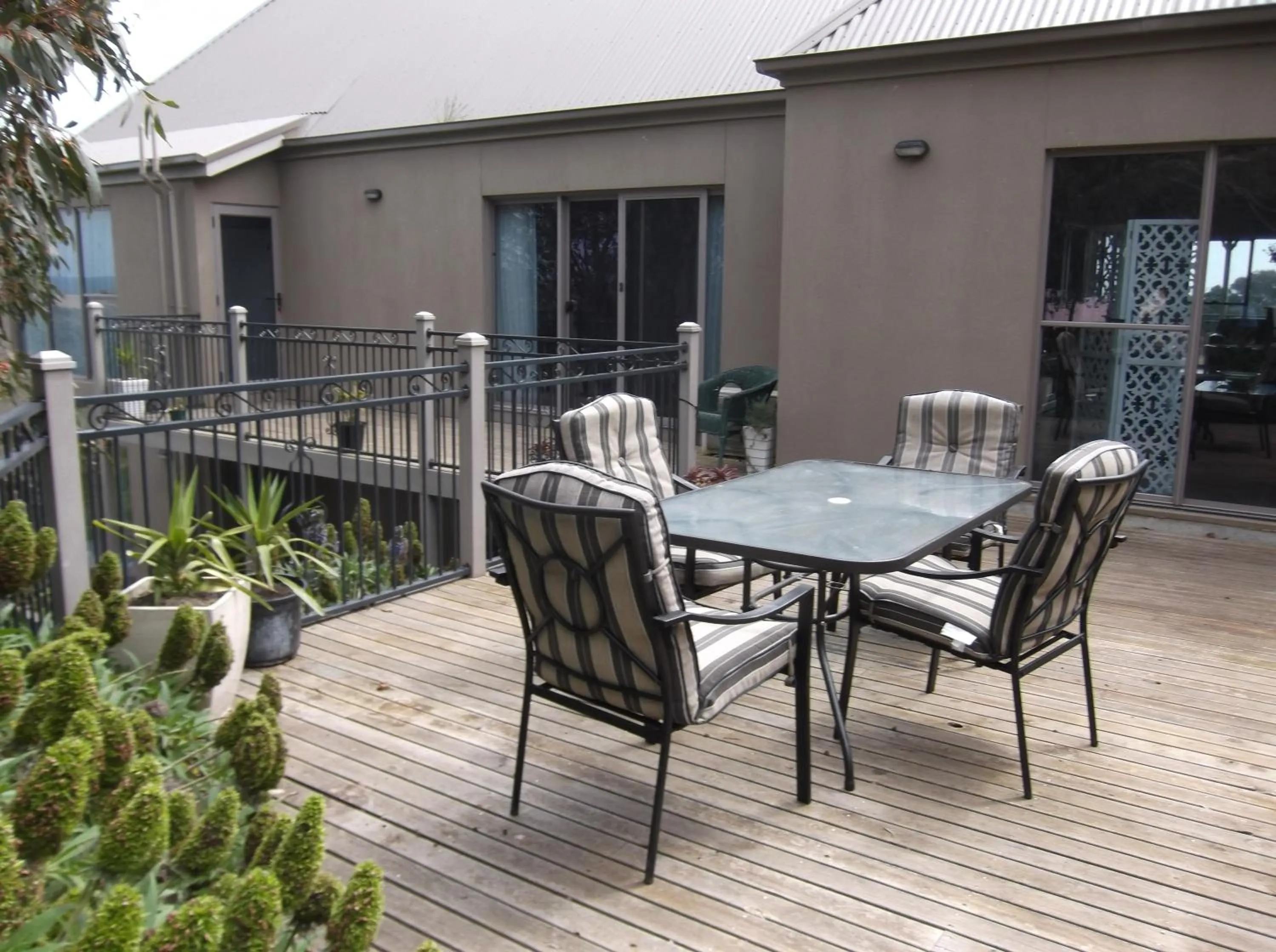 Balcony/Terrace in Swan Lake Guest House