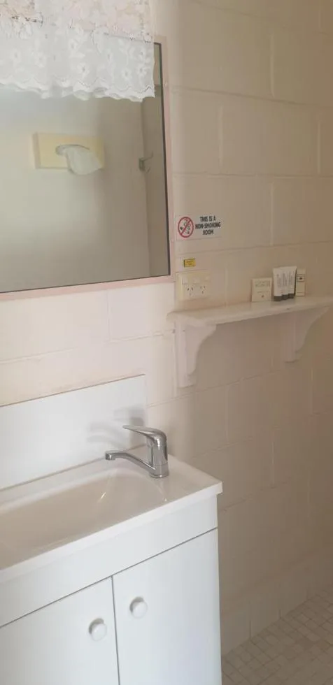 Golden Peak Motel PeakHill