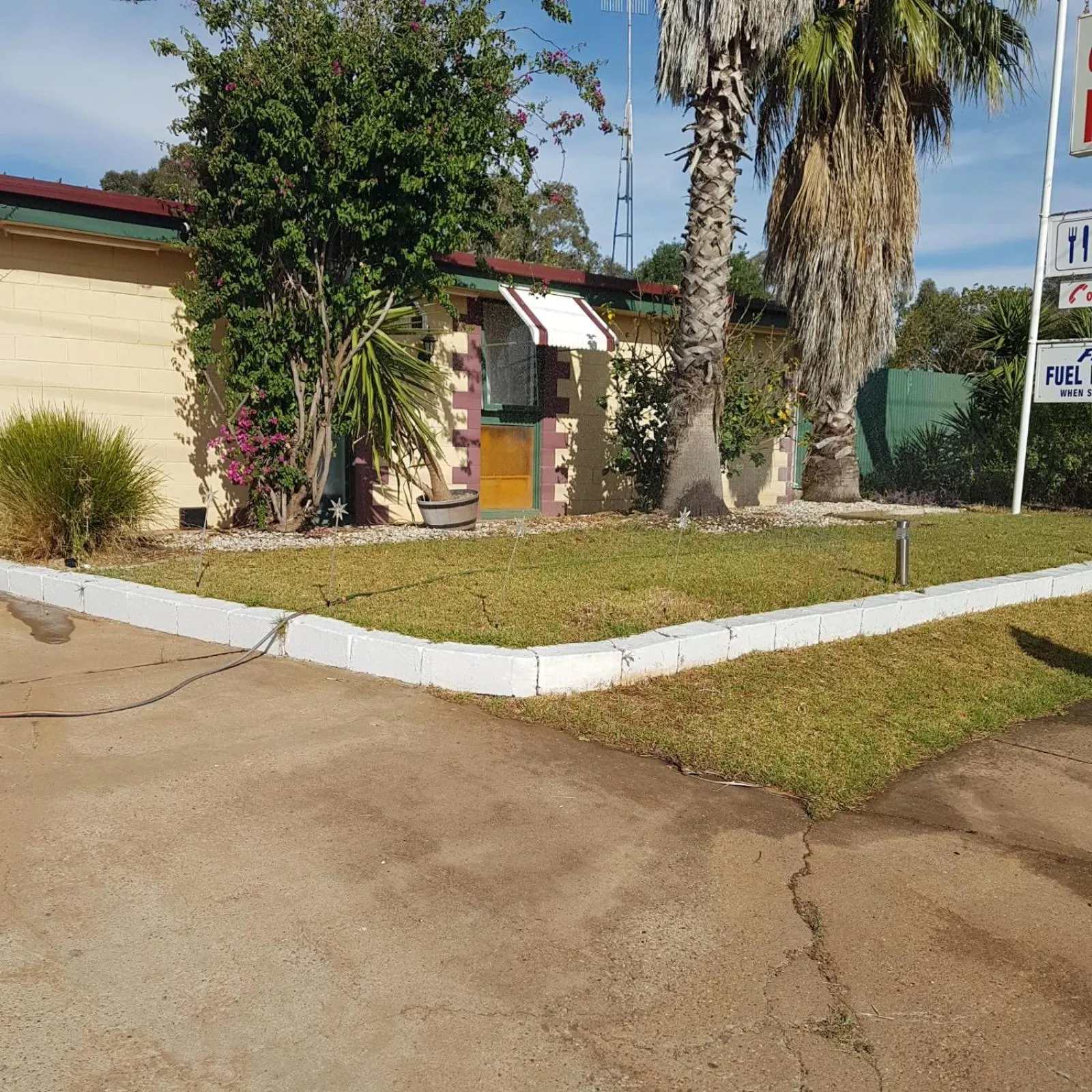 Golden Peak Motel PeakHill