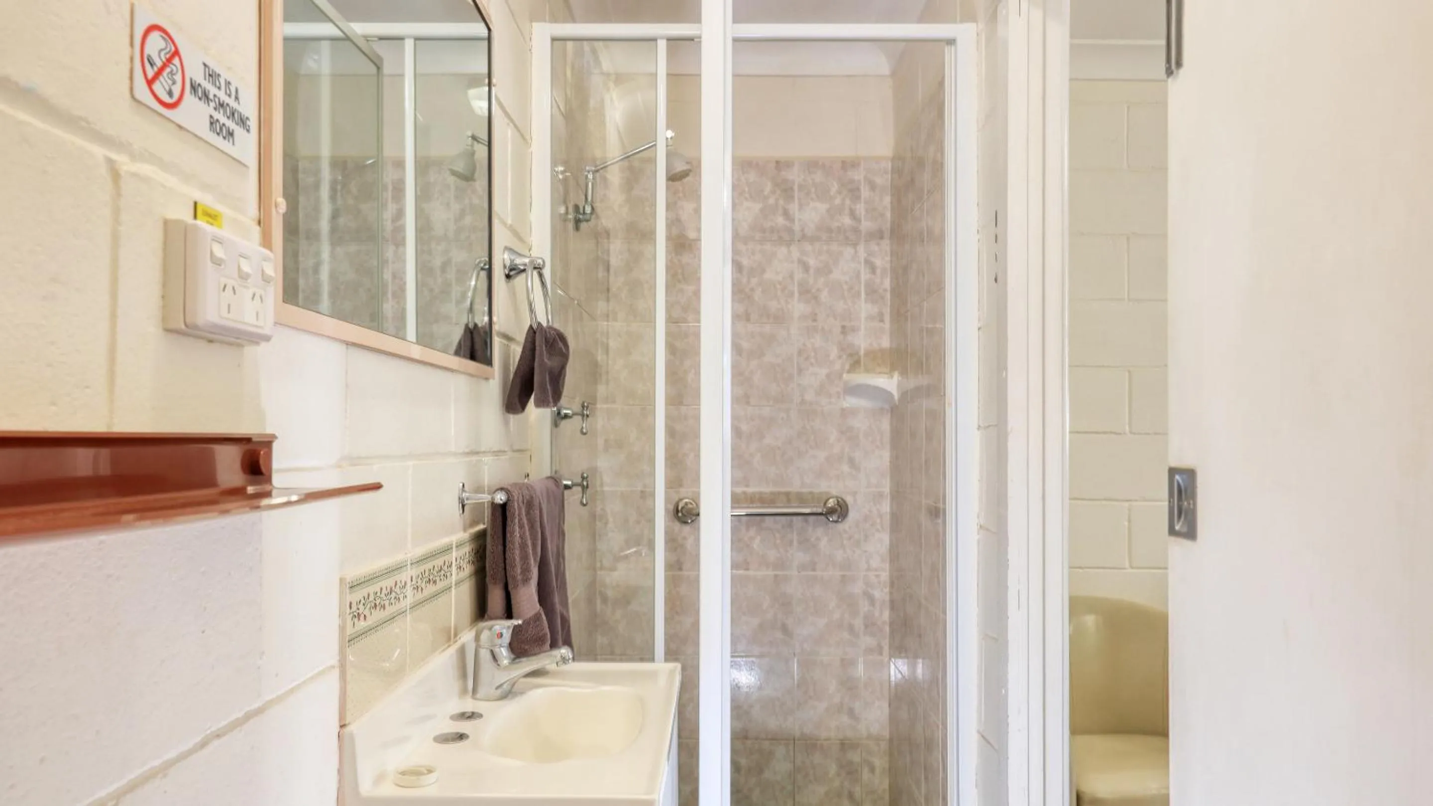 Golden Peak Motel PeakHill