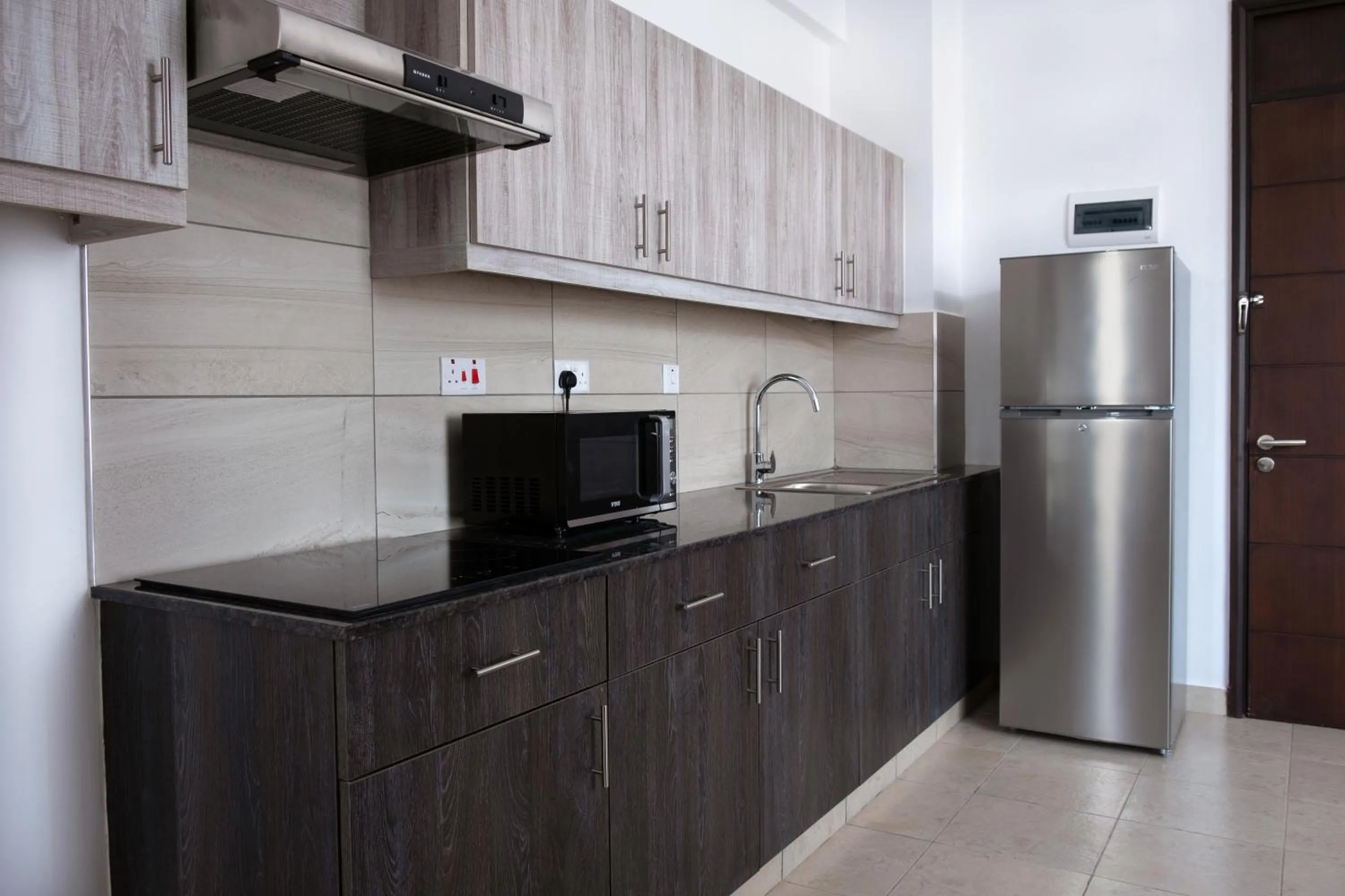 L'Aziz Suites - Near Aga Khan Hospital