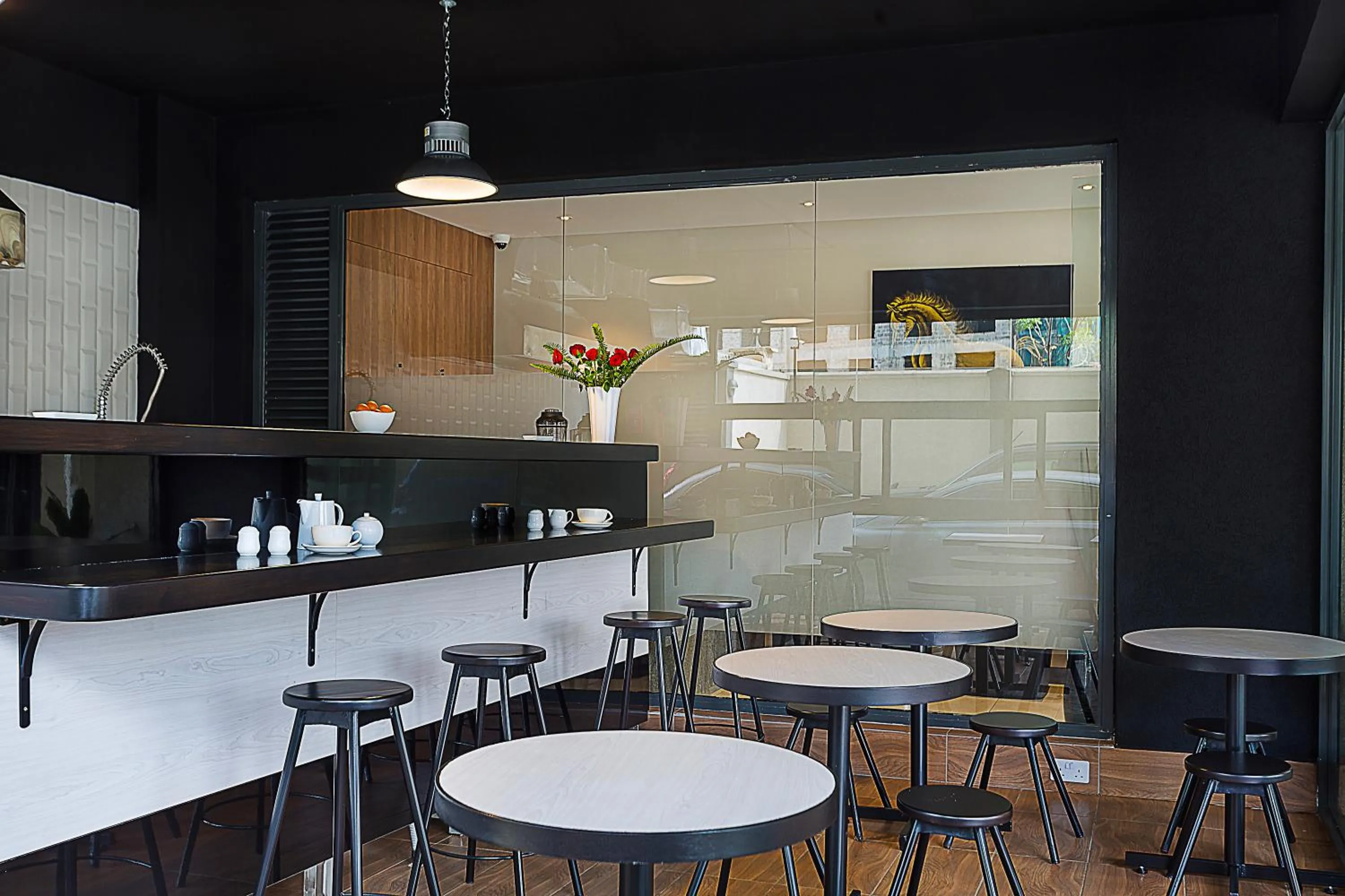 Restaurant/places to eat in L'Aziz Suites - Near Aga Khan Hospital