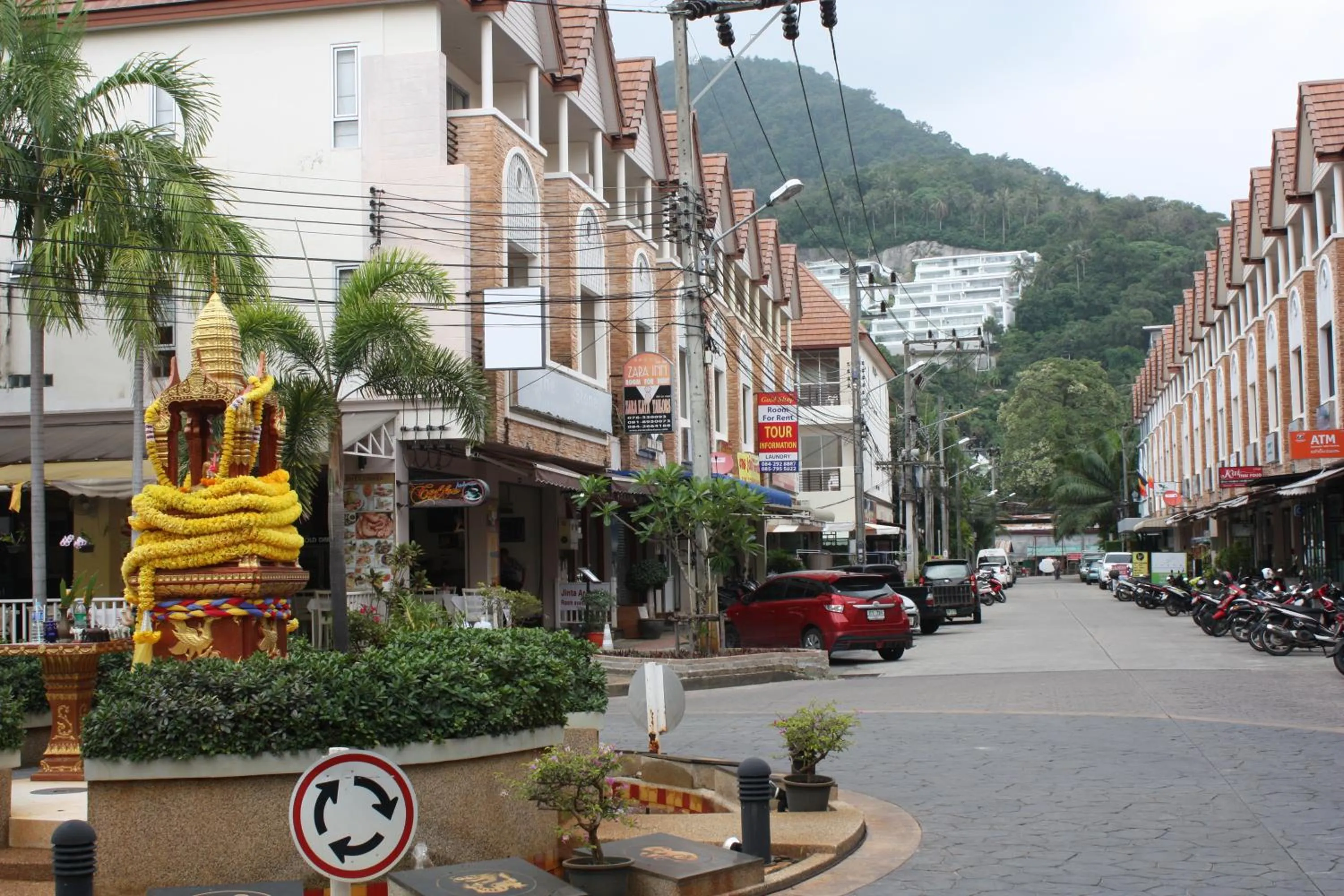 Neighbourhood in Phuket Racha Kata Homestay