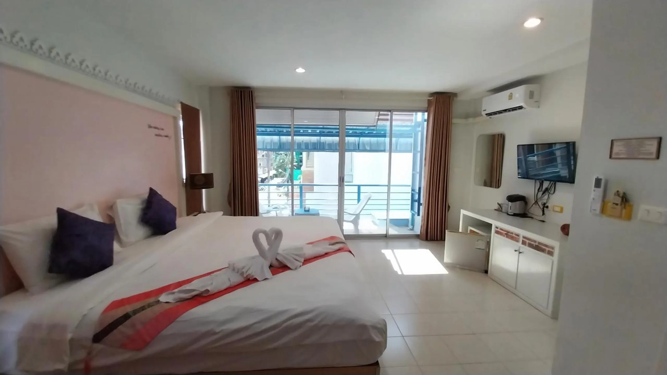 Bed in Phuket Racha Kata Homestay