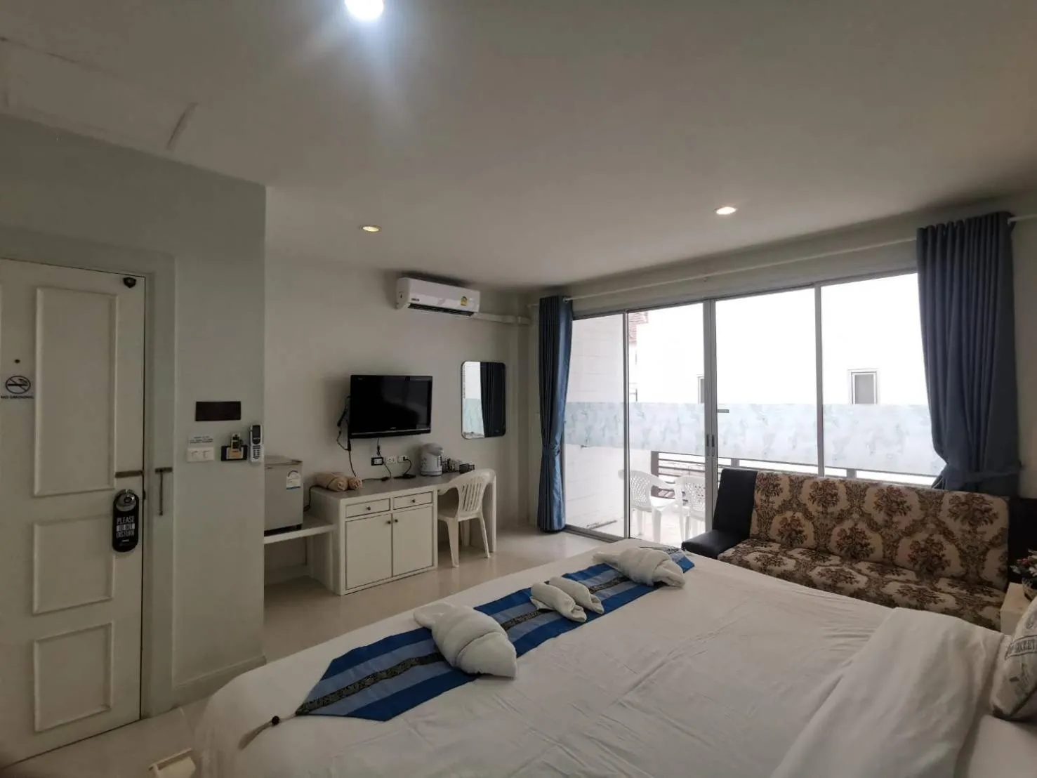 Bed in Phuket Racha Kata Homestay