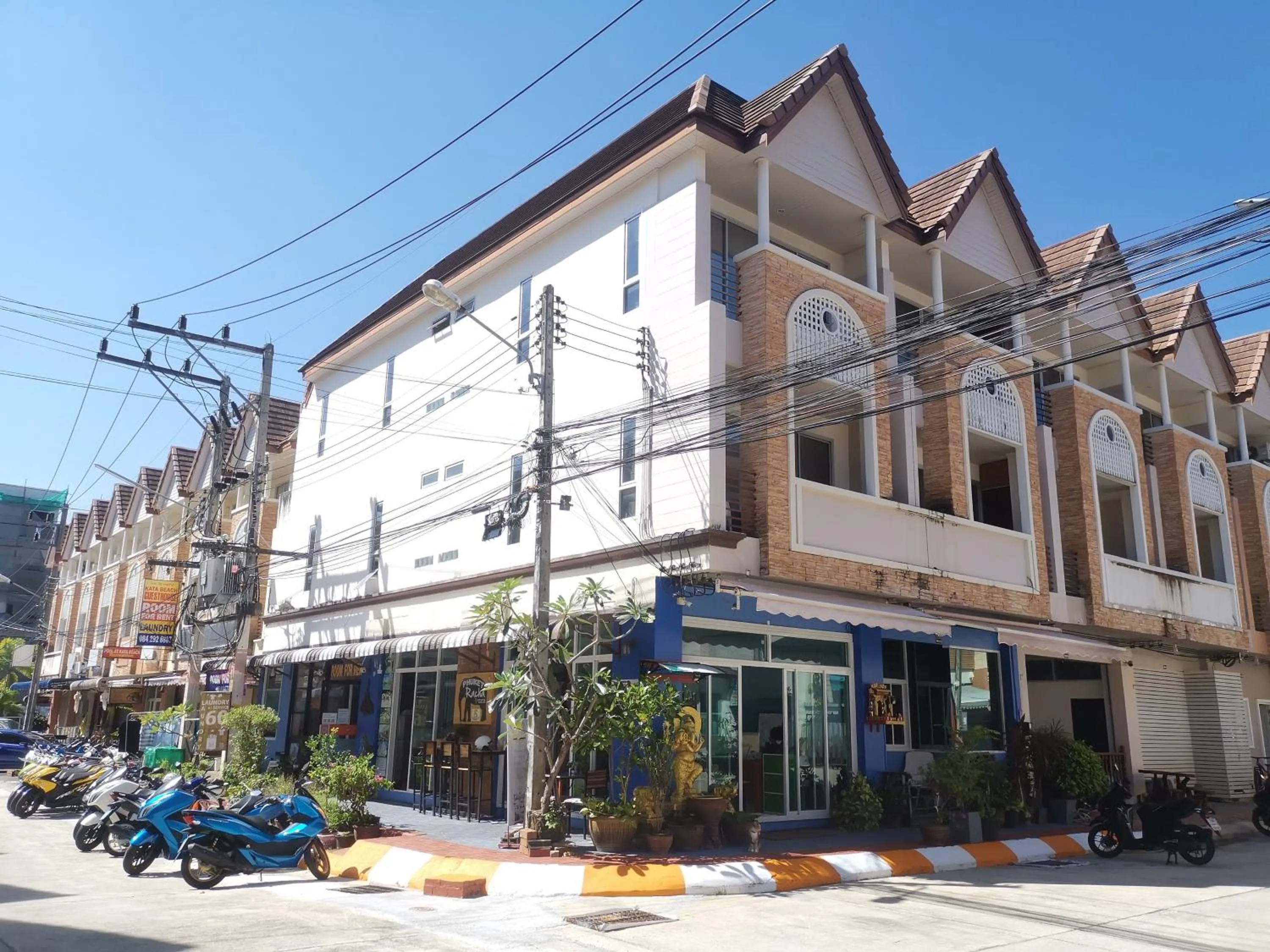 Property building in Phuket Racha Kata Homestay