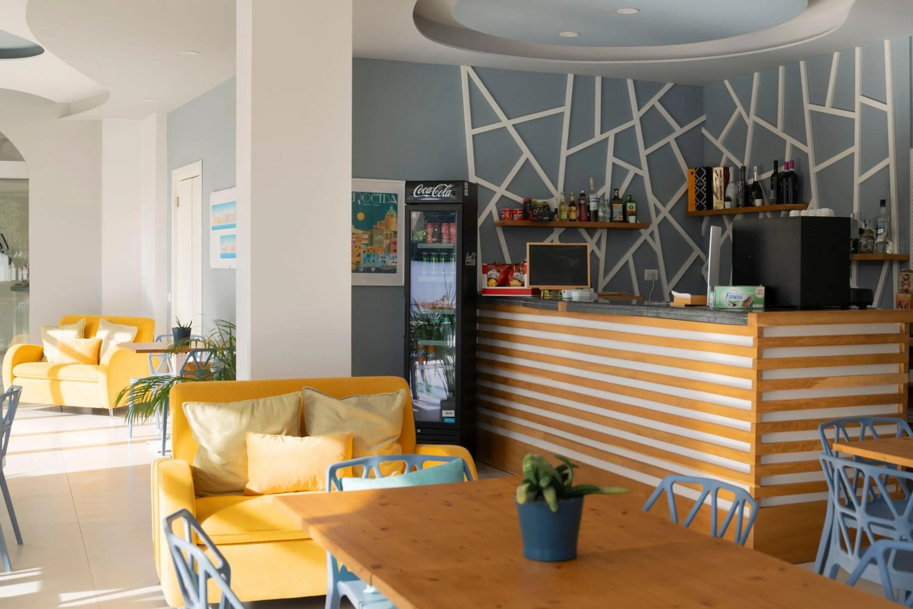 Lounge or bar in La Via del Mare