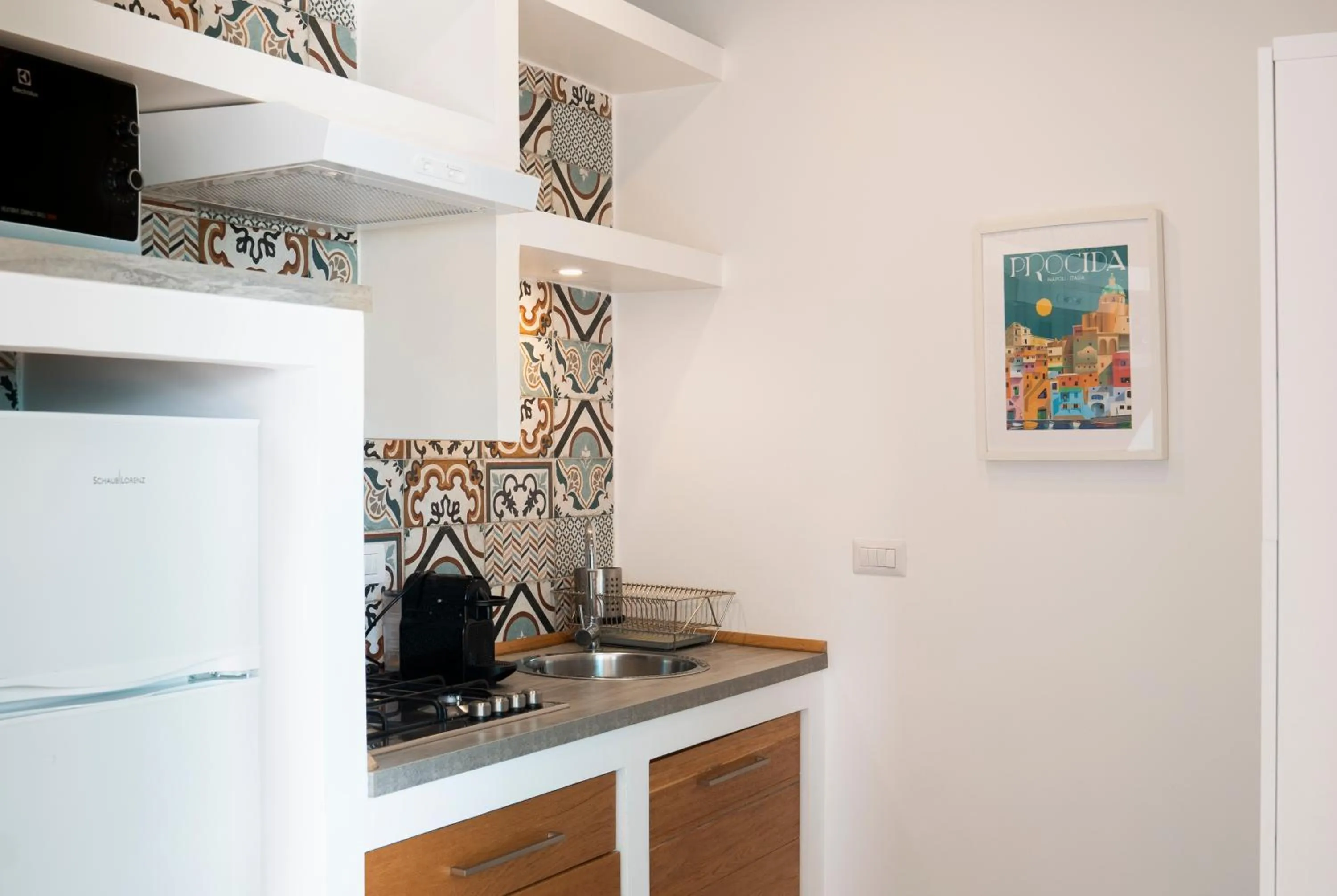Kitchen or kitchenette in La Via del Mare