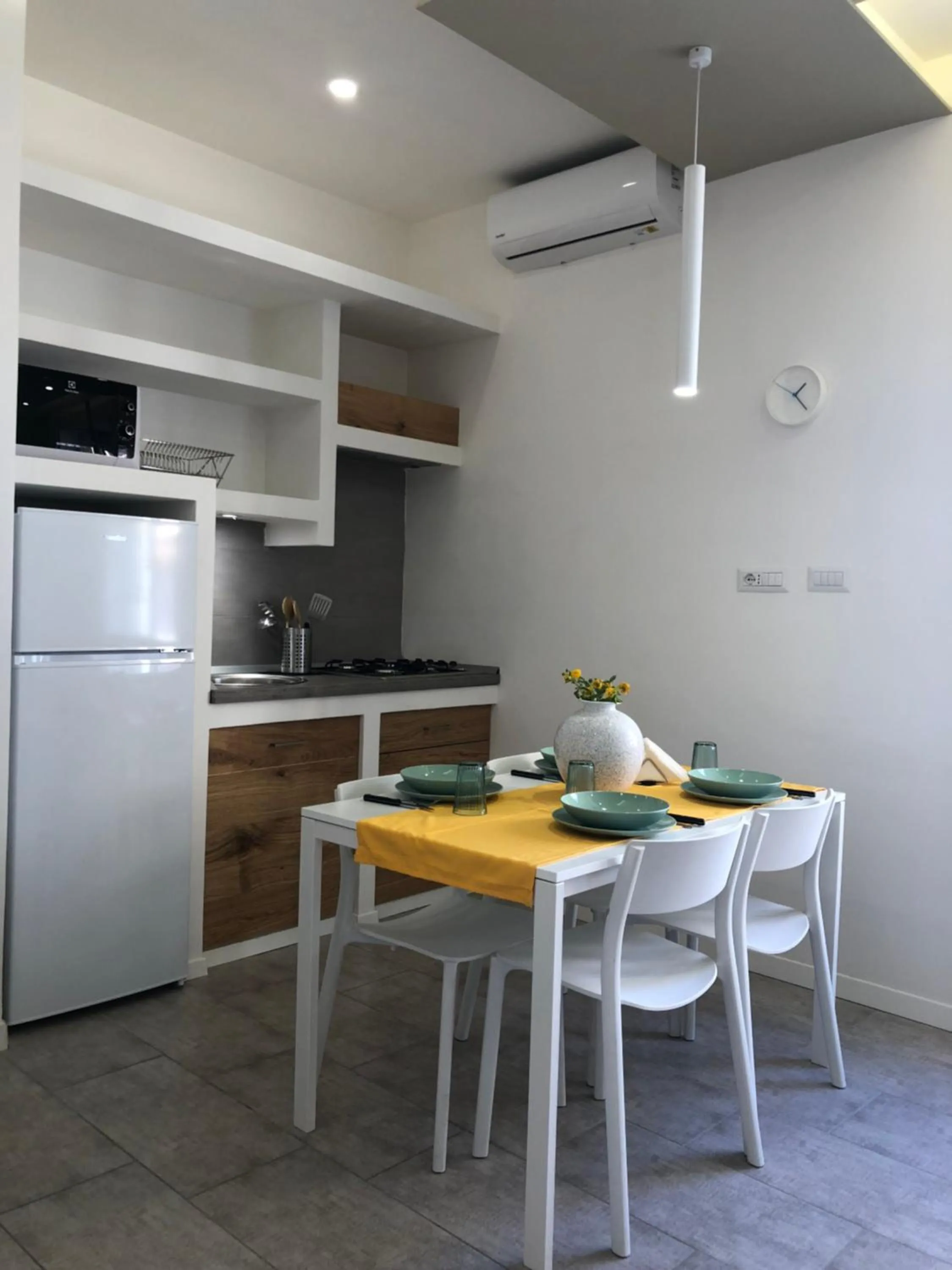 Kitchen or kitchenette in La Via del Mare