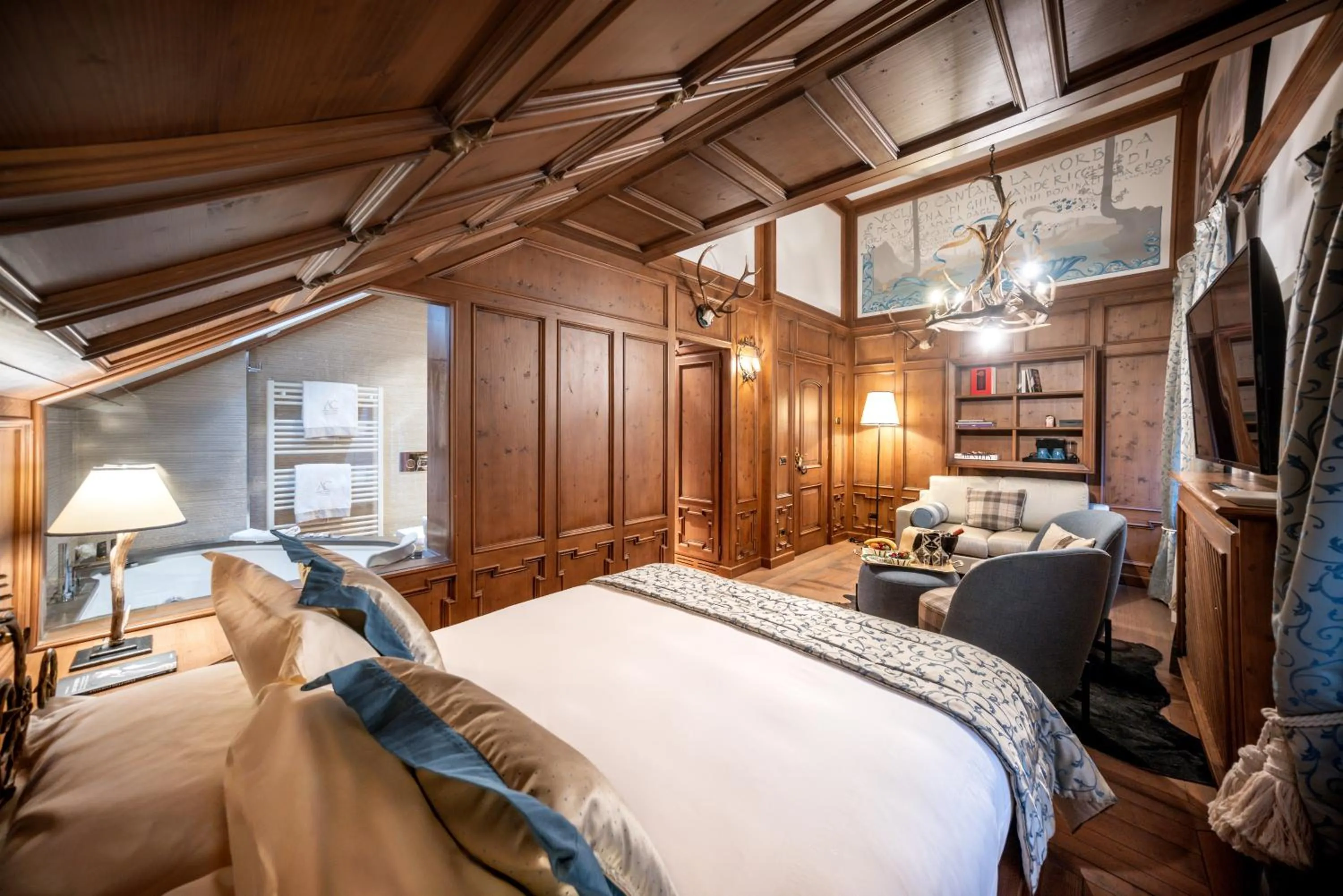 Photo of the whole room, Bed in Ambra Cortina Luxury&Fashion Hotel