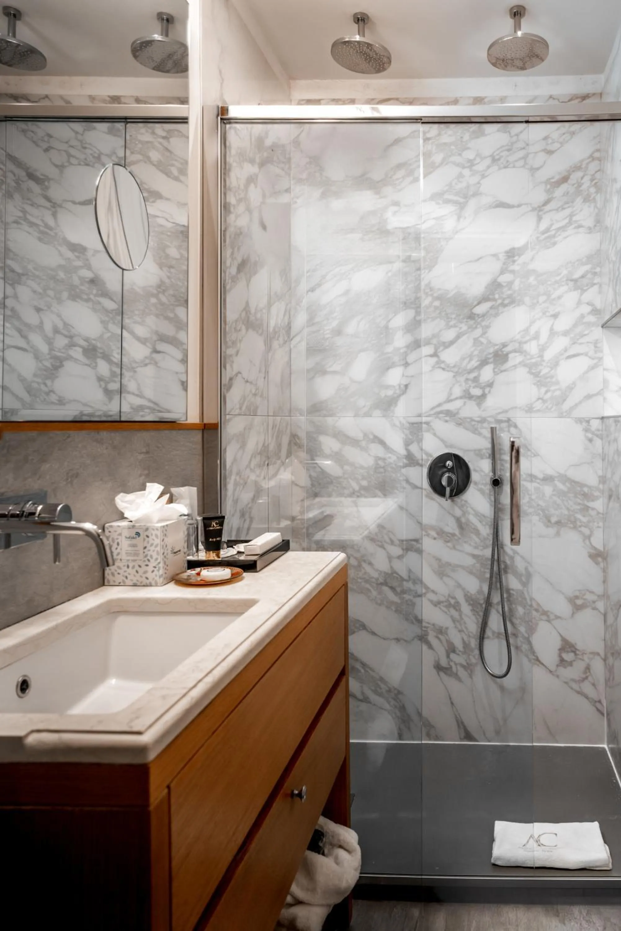 Shower in Ambra Cortina Luxury&Fashion Hotel