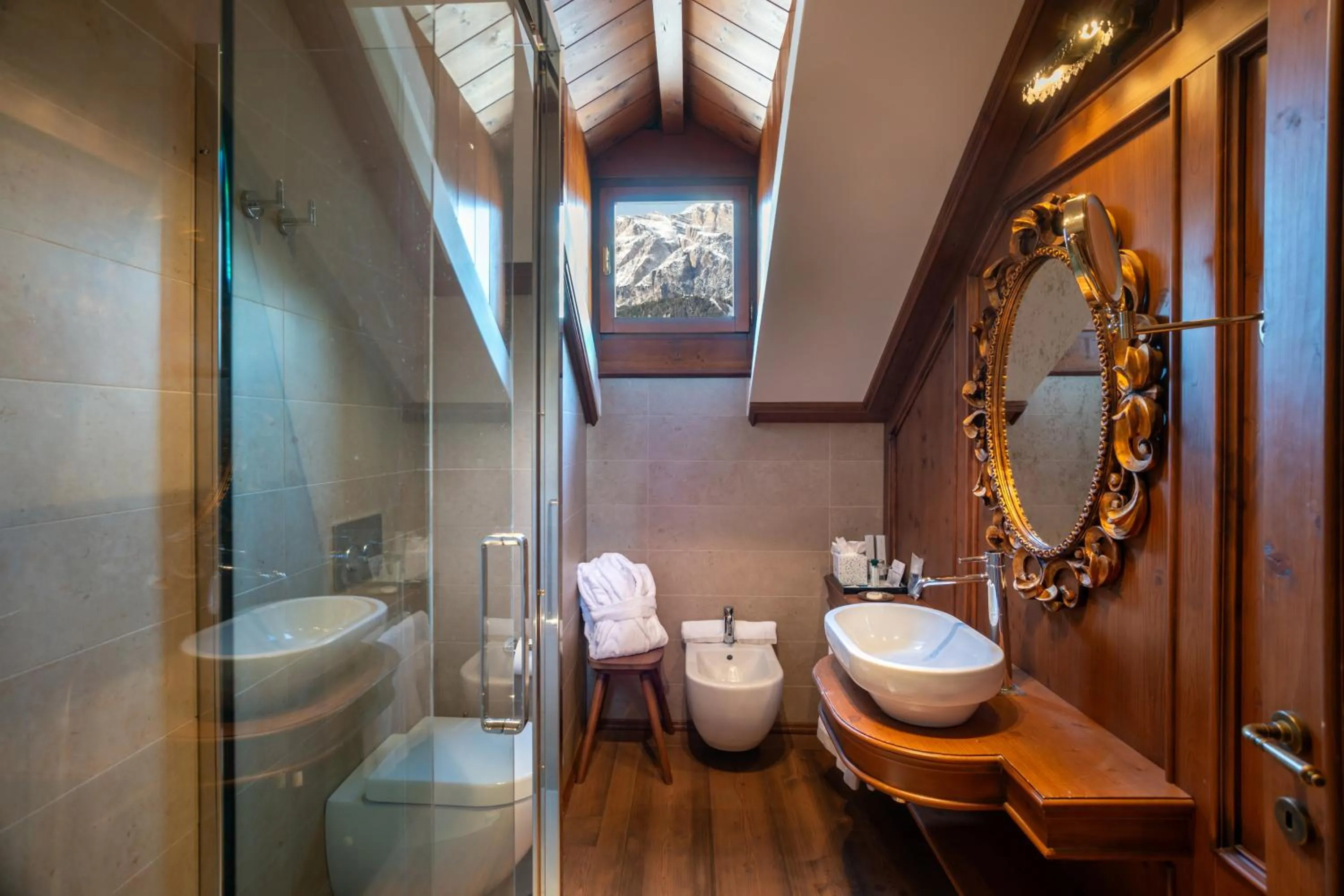 Shower in Ambra Cortina Luxury&Fashion Hotel