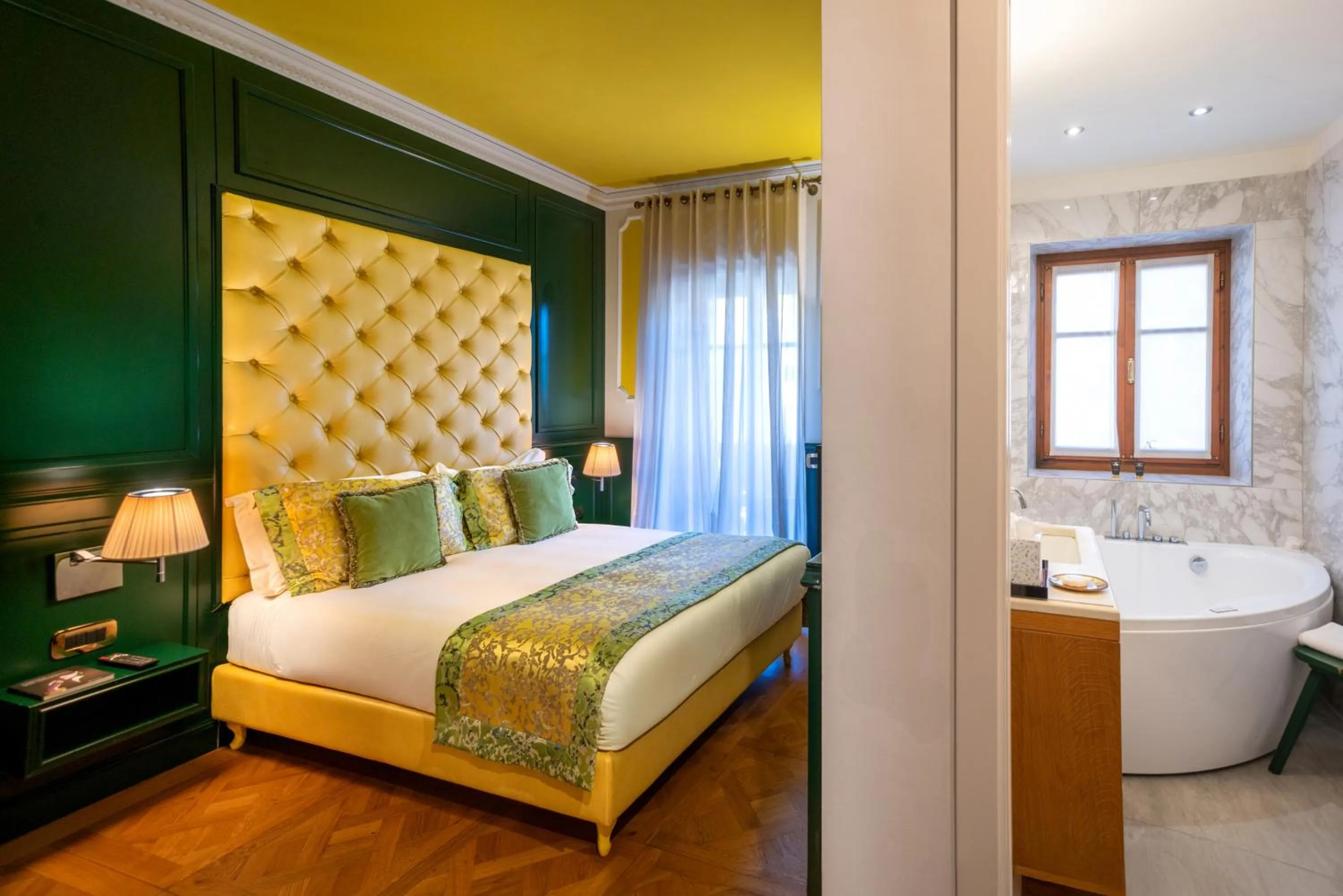 Photo of the whole room, Bed in Ambra Cortina Luxury&Fashion Hotel
