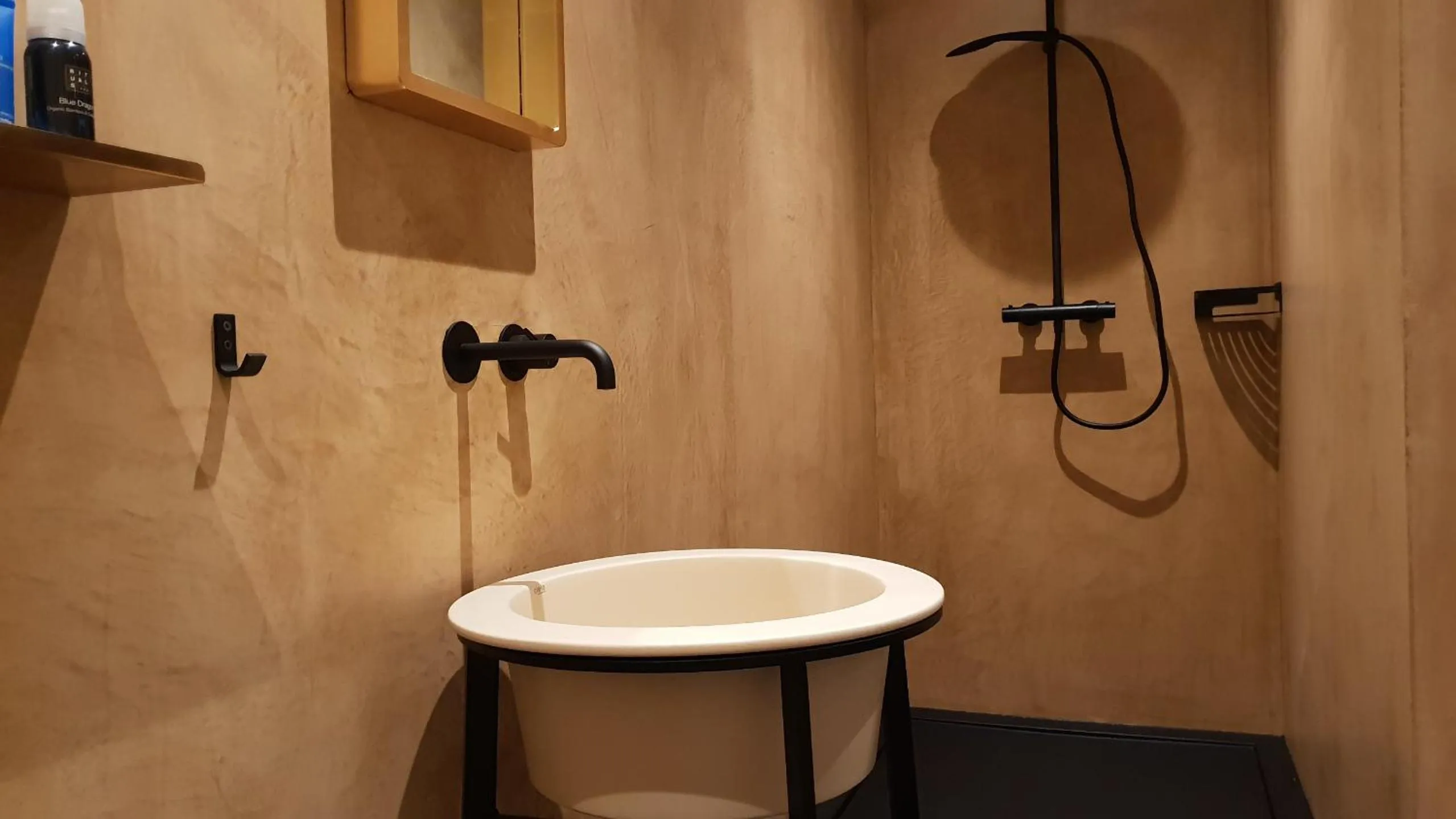 Shower in Bed & Breakfast Coopz