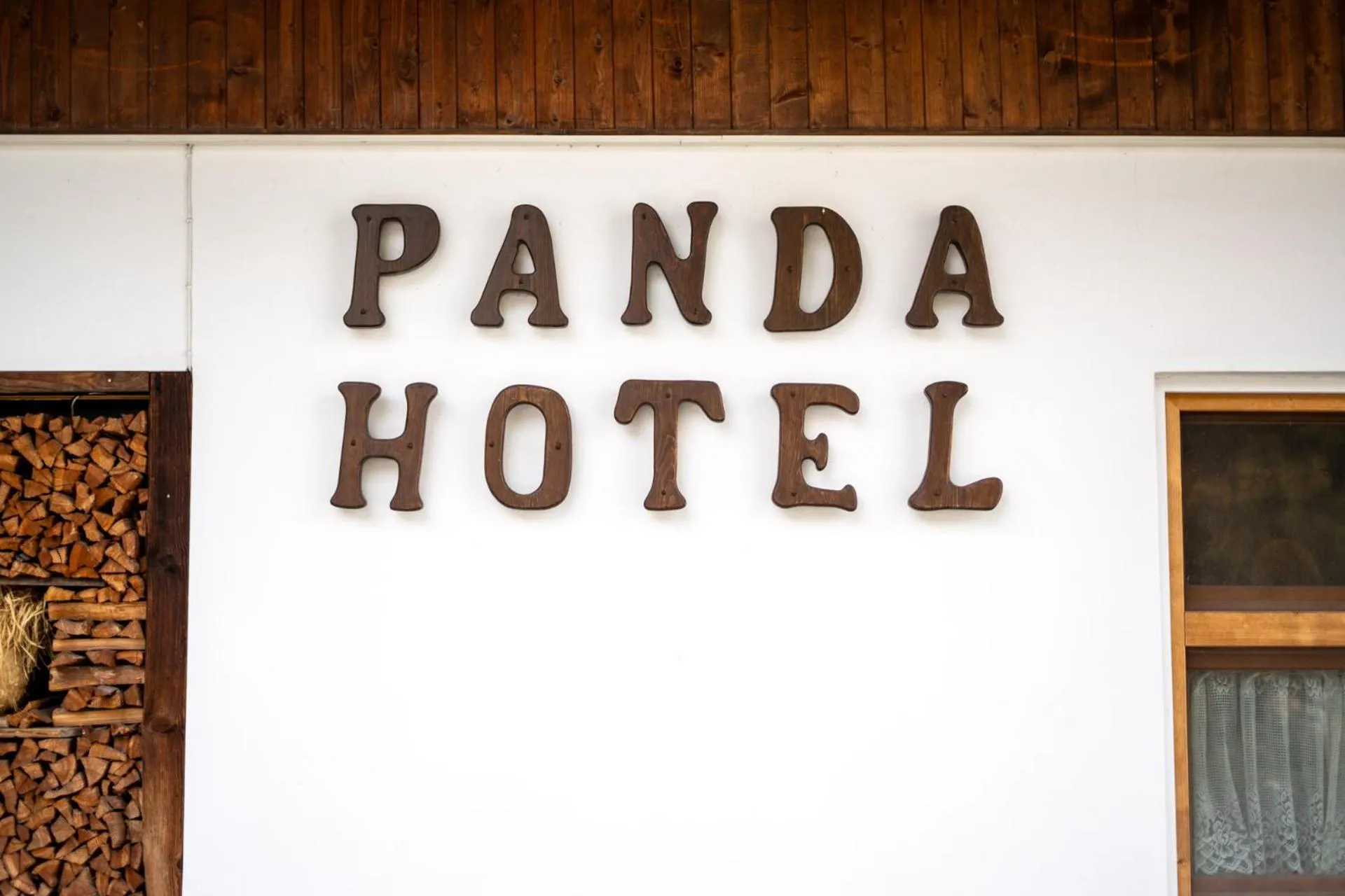 Property logo or sign in Hotel Panda Cortina- ricarica auto elettriche