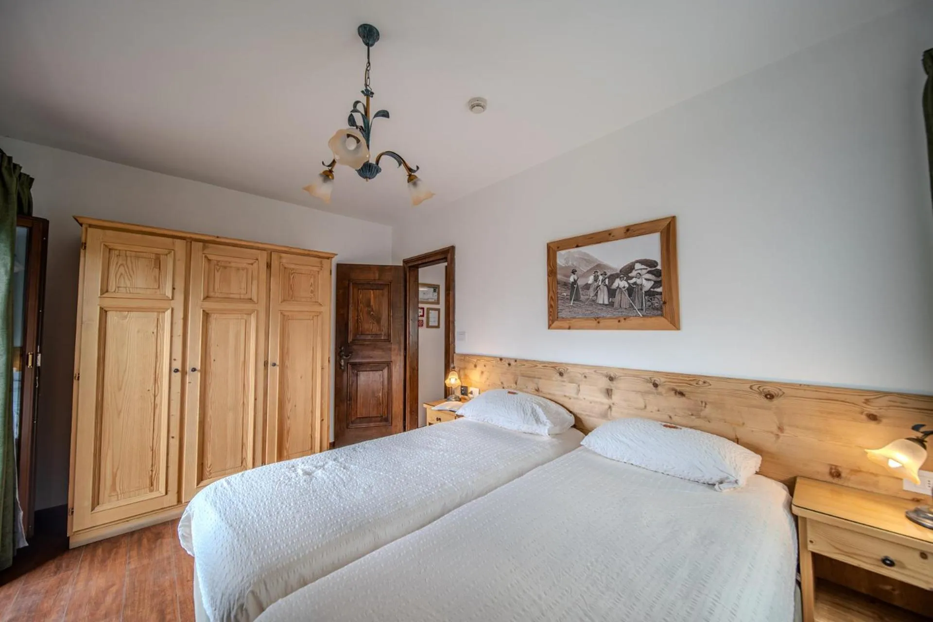 Bed in Hotel Panda Cortina- ricarica auto elettriche