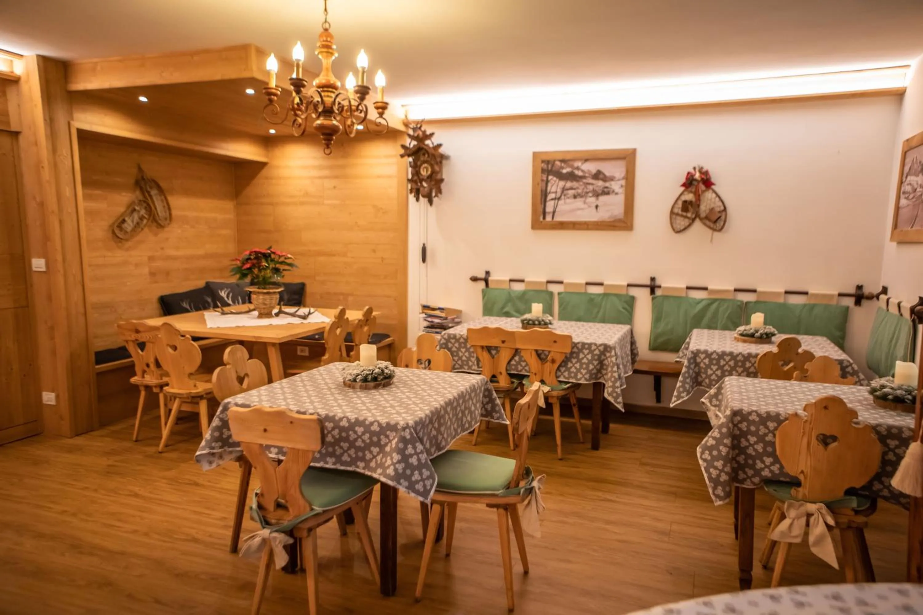 Lounge or bar in Hotel Panda Cortina- ricarica auto elettriche