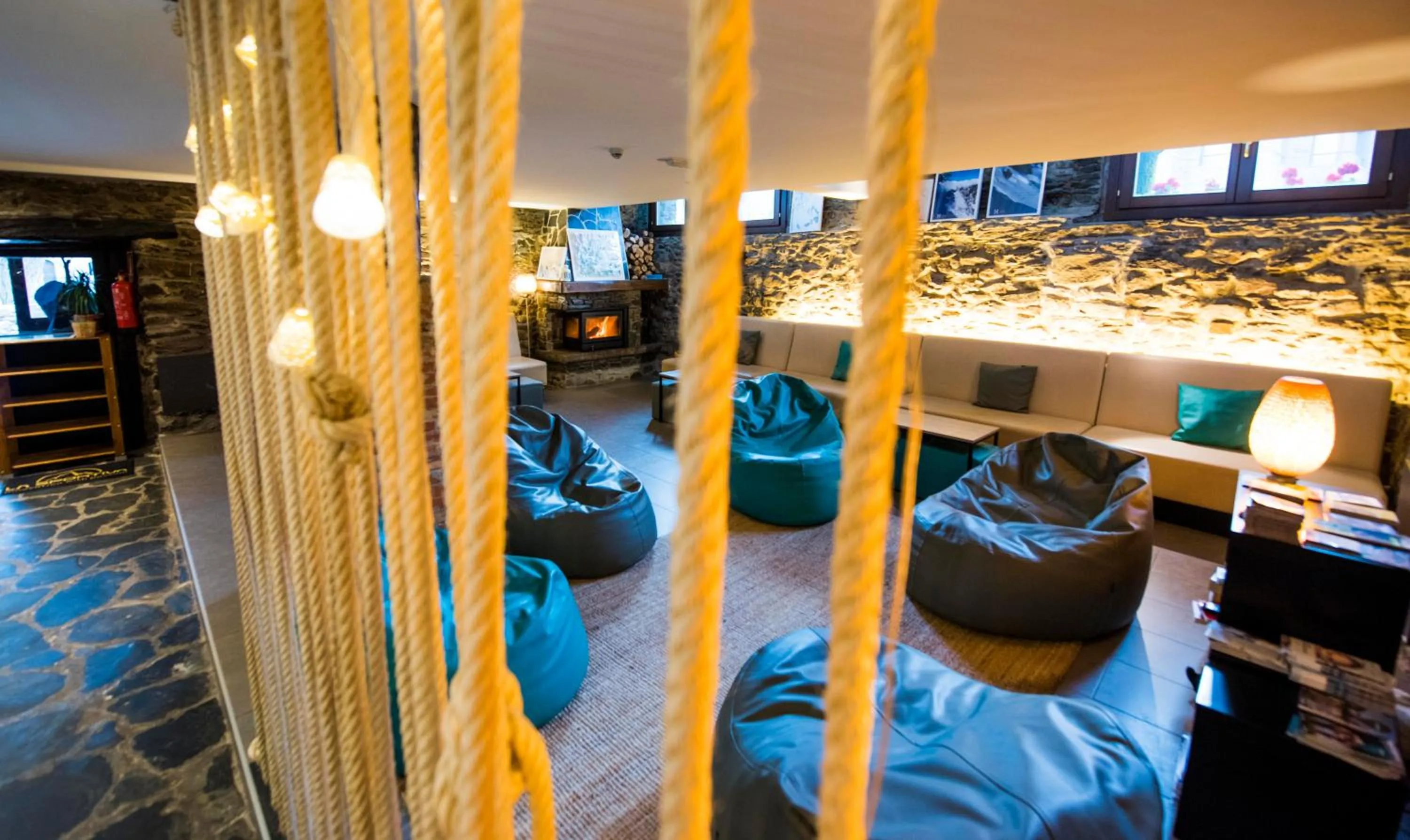 Communal lounge/ TV room, Bed in Mountain Hostel Tarter