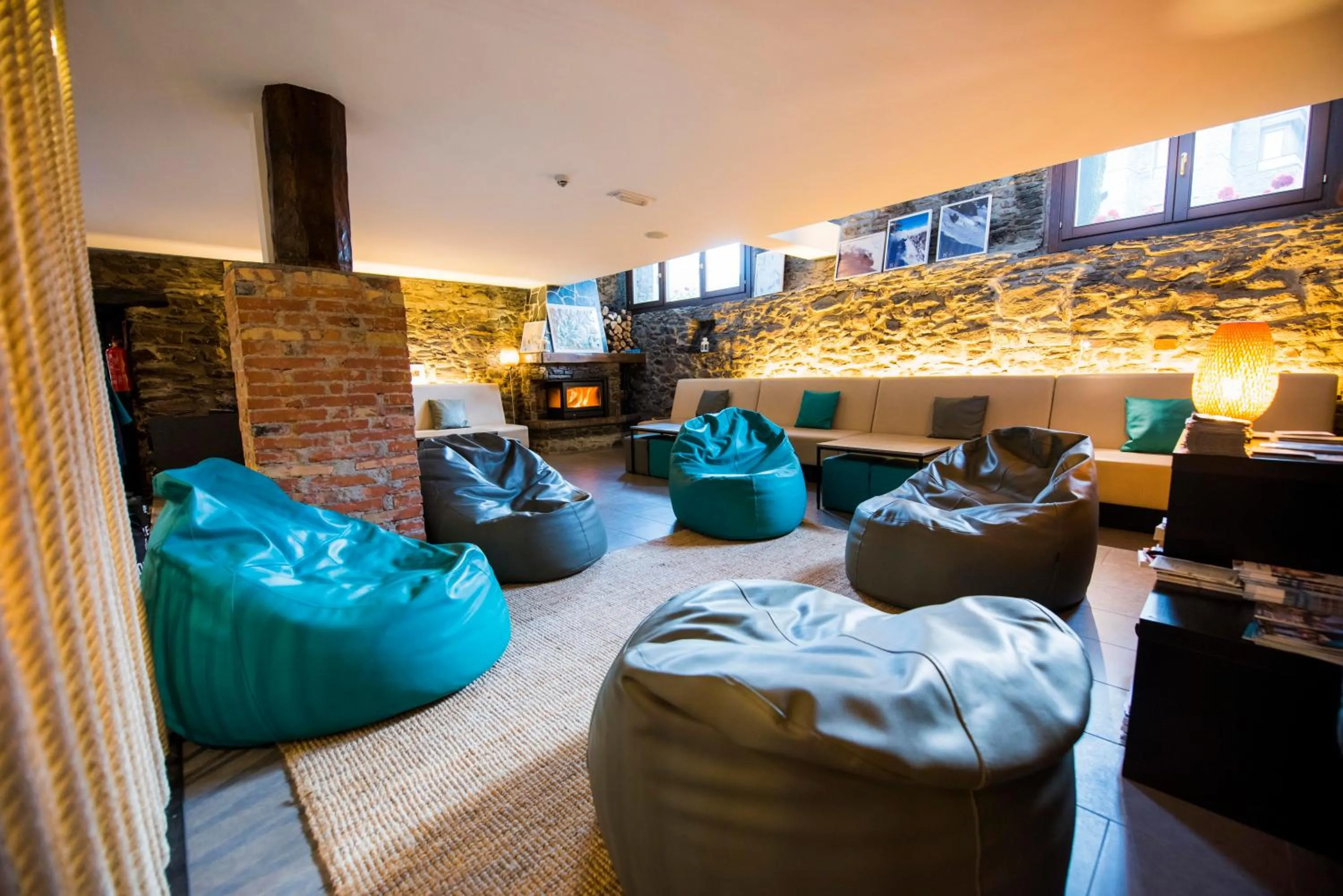 Communal lounge/ TV room in Mountain Hostel Tarter