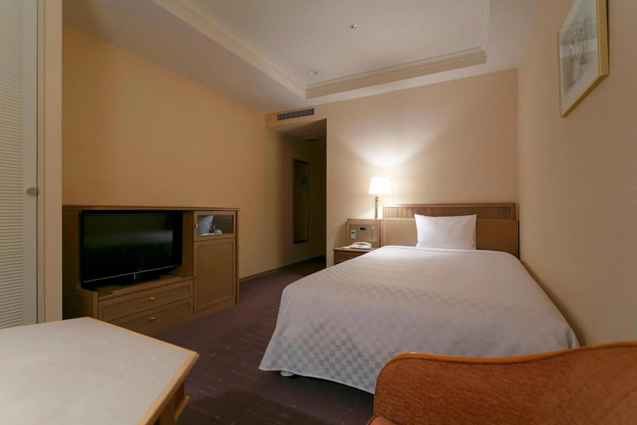 TV/Entertainment Center in Keio Plaza Hotel Tama