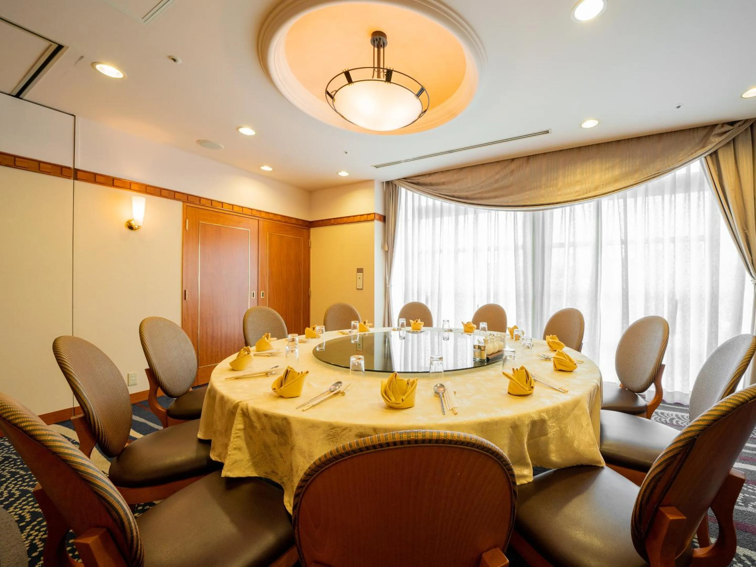 Restaurant/places to eat in Keio Plaza Hotel Tama