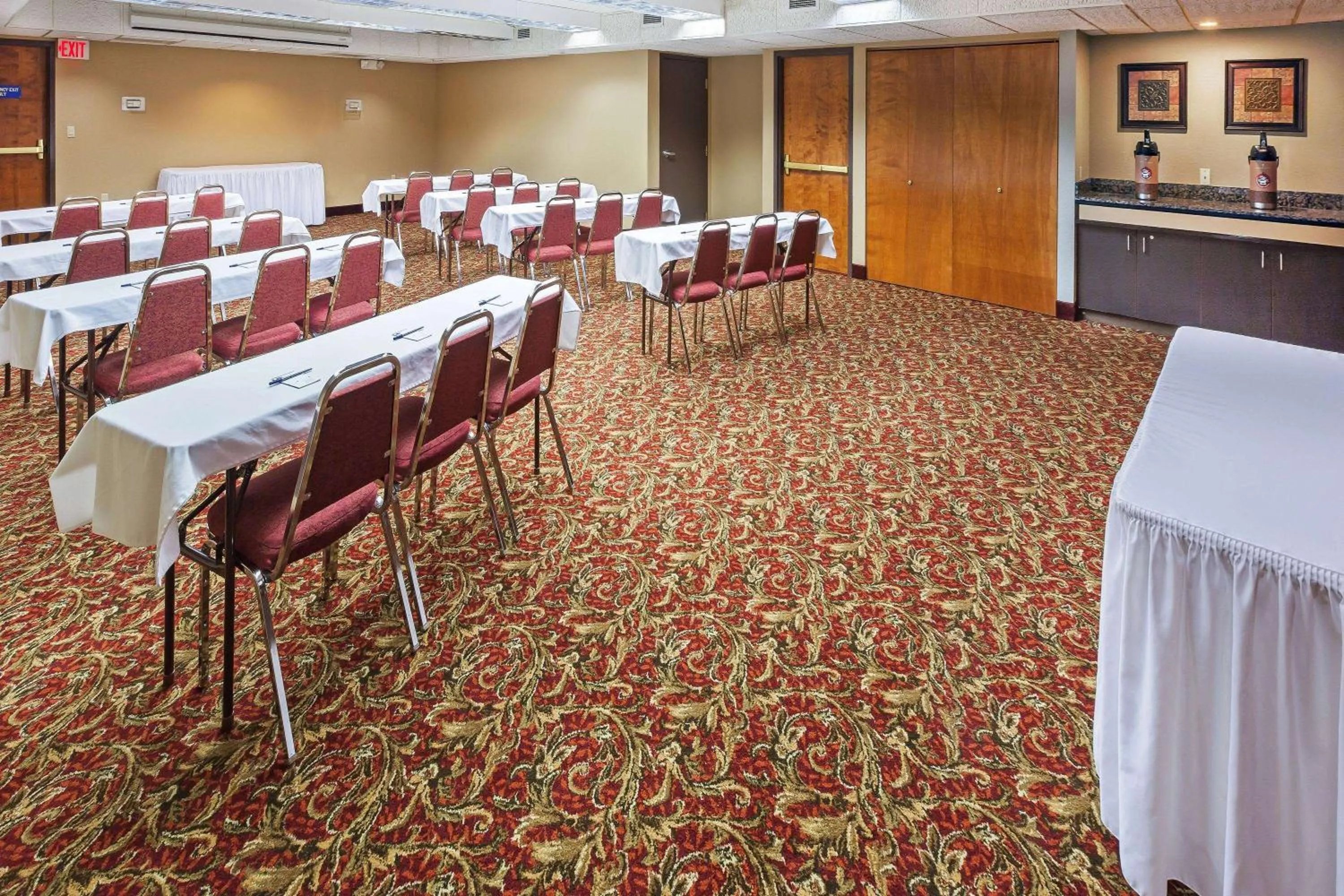 Meeting/conference room in AmericInn by Wyndham Omaha