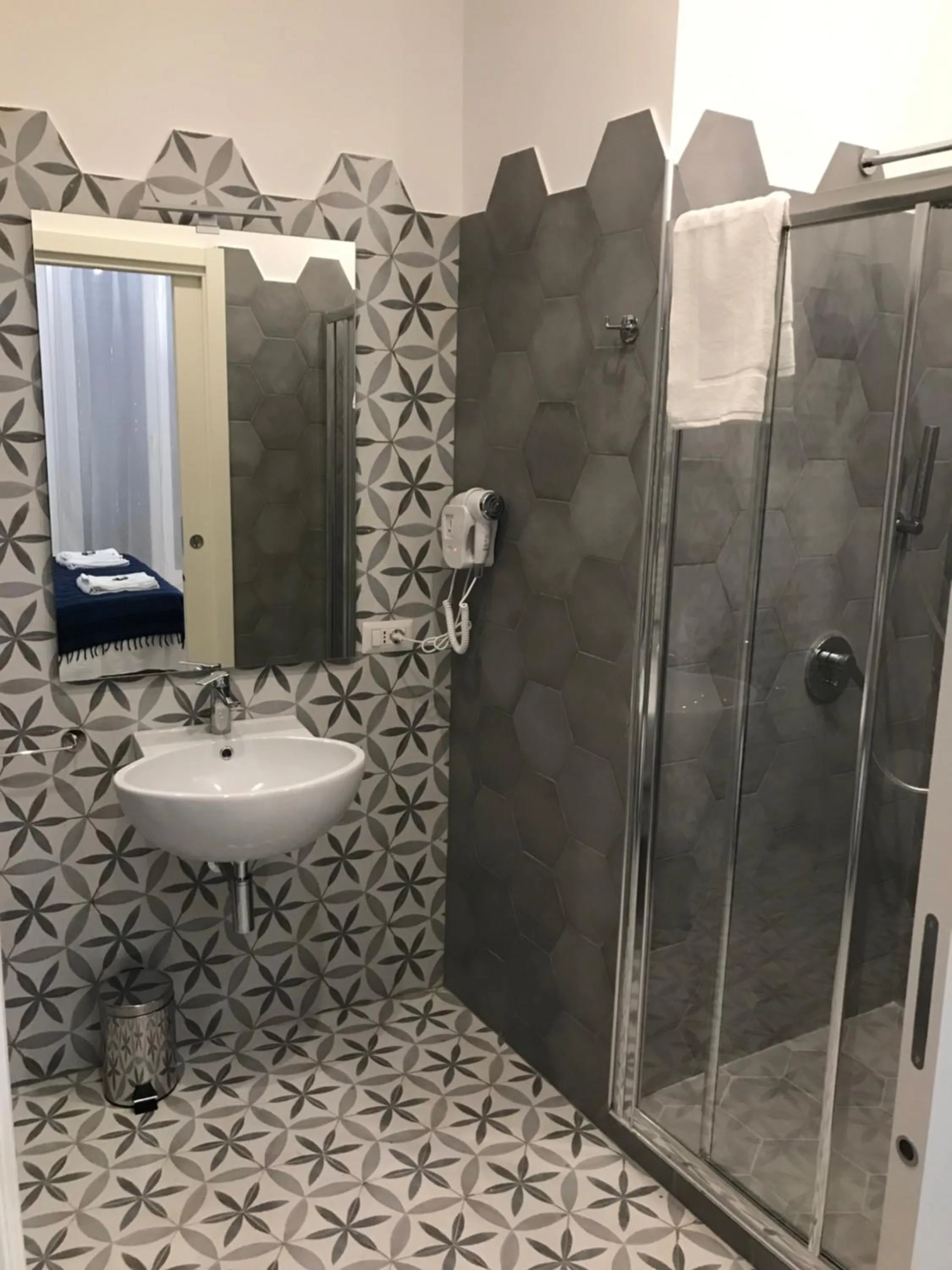 Shower in Ai Tre Mercati