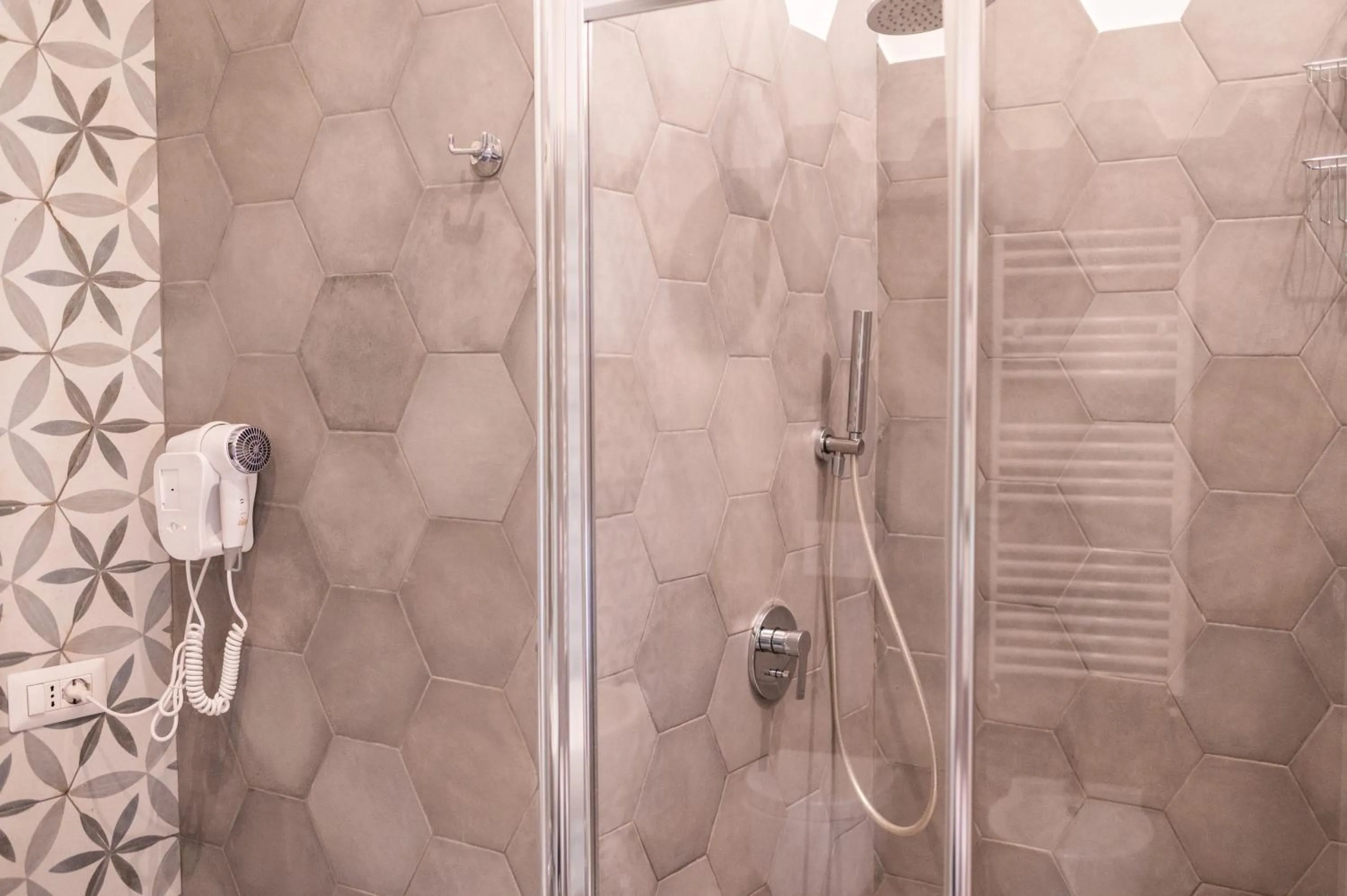 Shower in Ai Tre Mercati