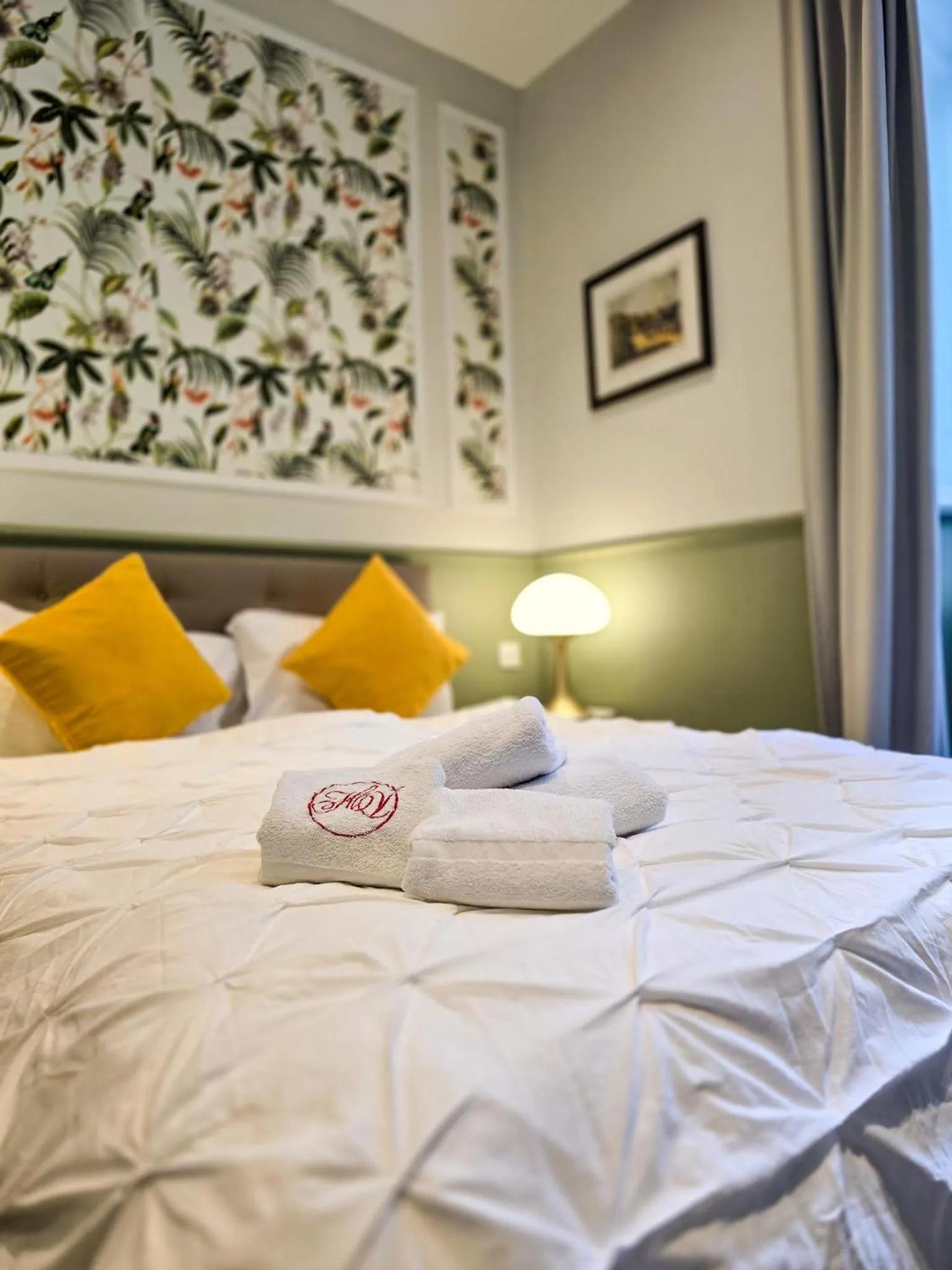 Bed in Hôtel Les Voyageurs