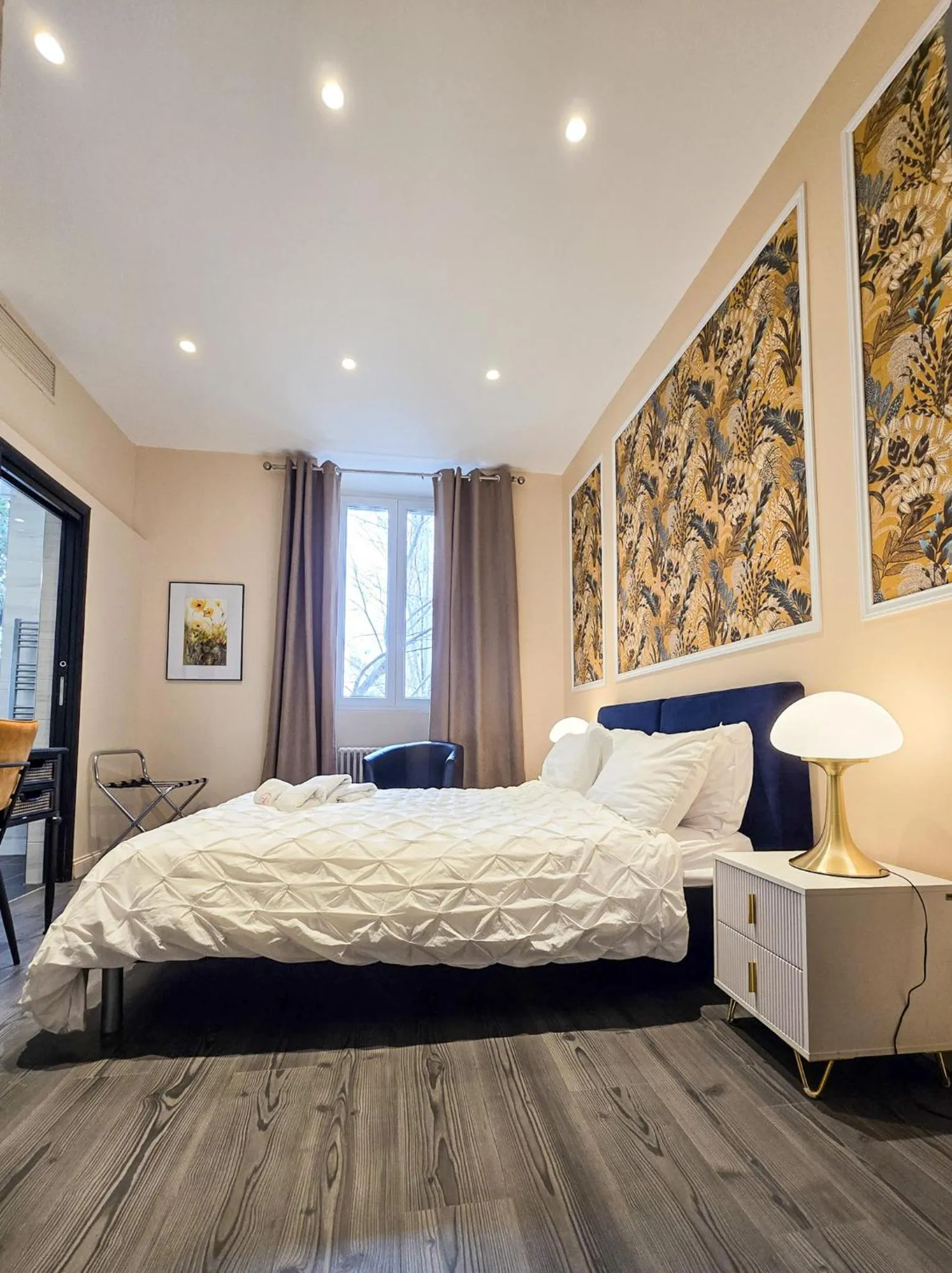 Bed in Hôtel Les Voyageurs