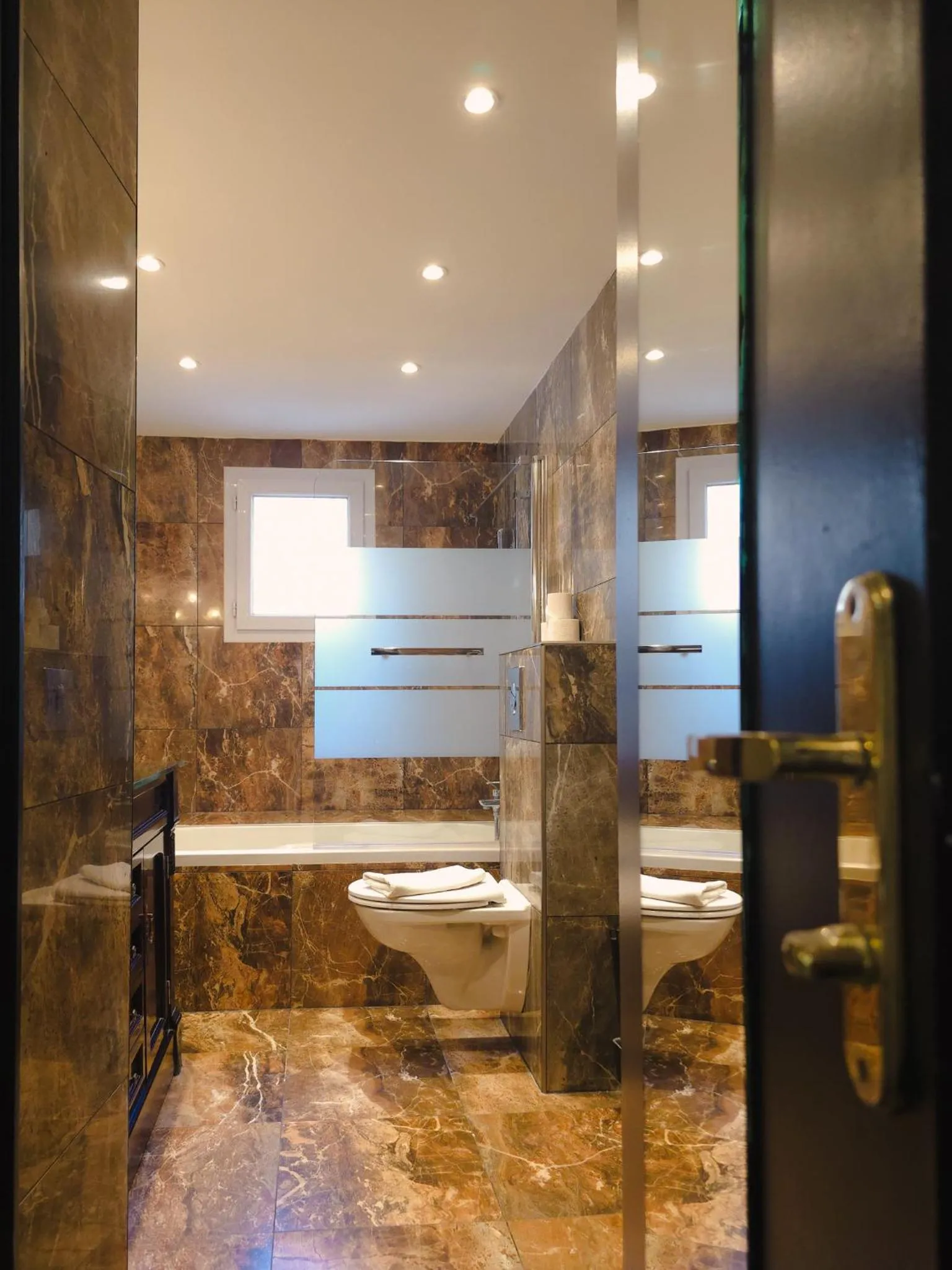Shower in Hôtel Les Voyageurs