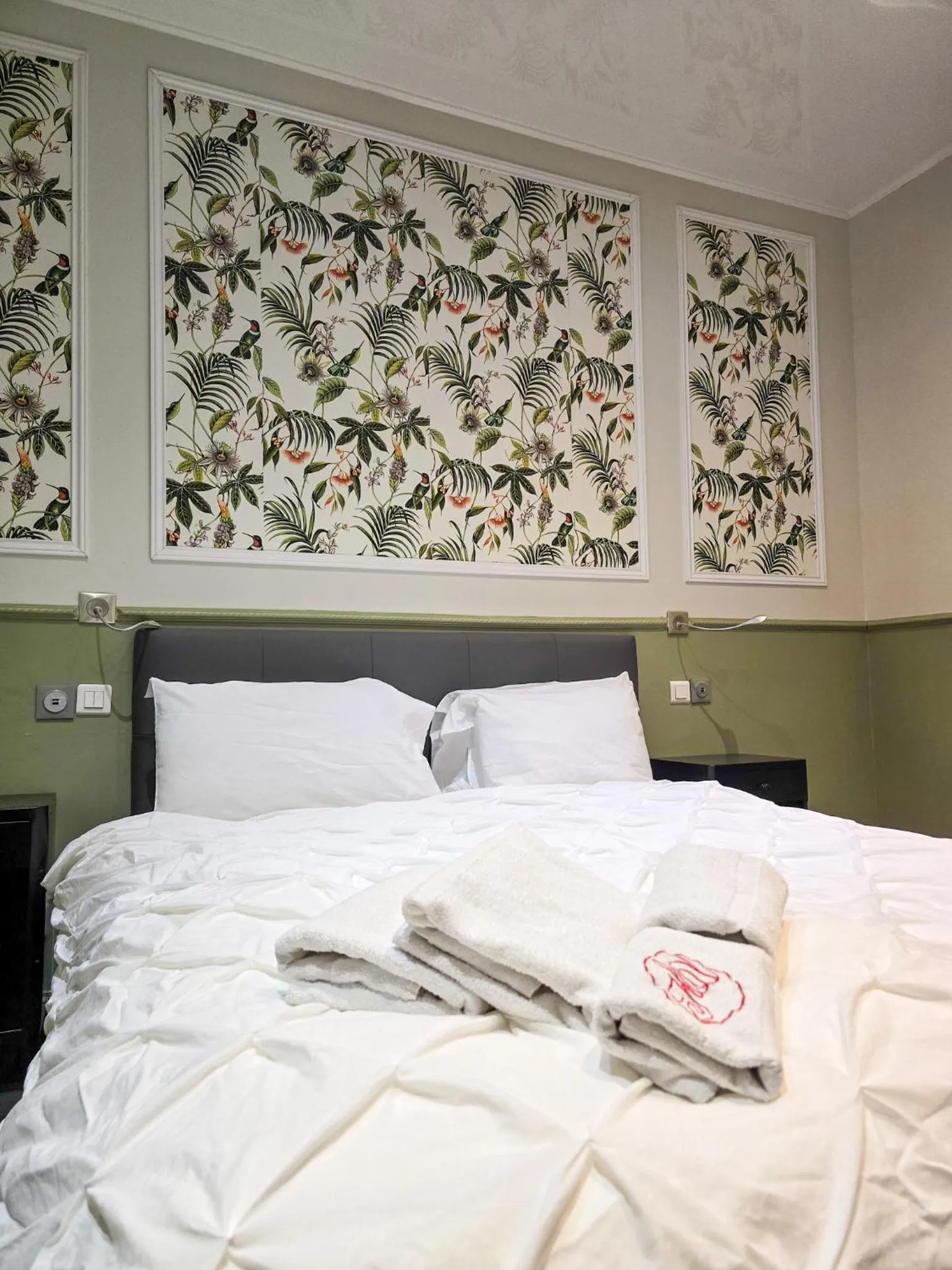 Bed in Hôtel Les Voyageurs