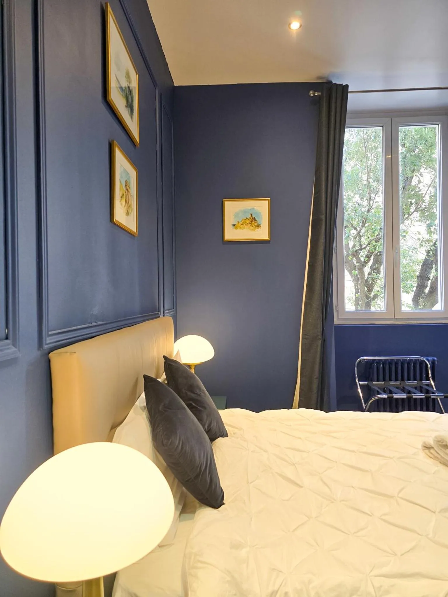 Bed in Hôtel Les Voyageurs