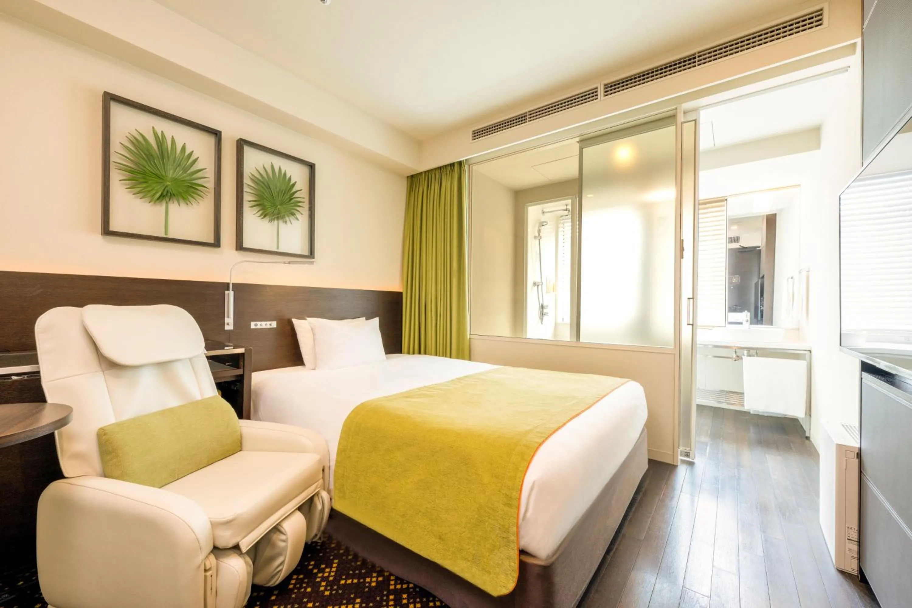 Photo of the whole room, Bed in remm Hibiya