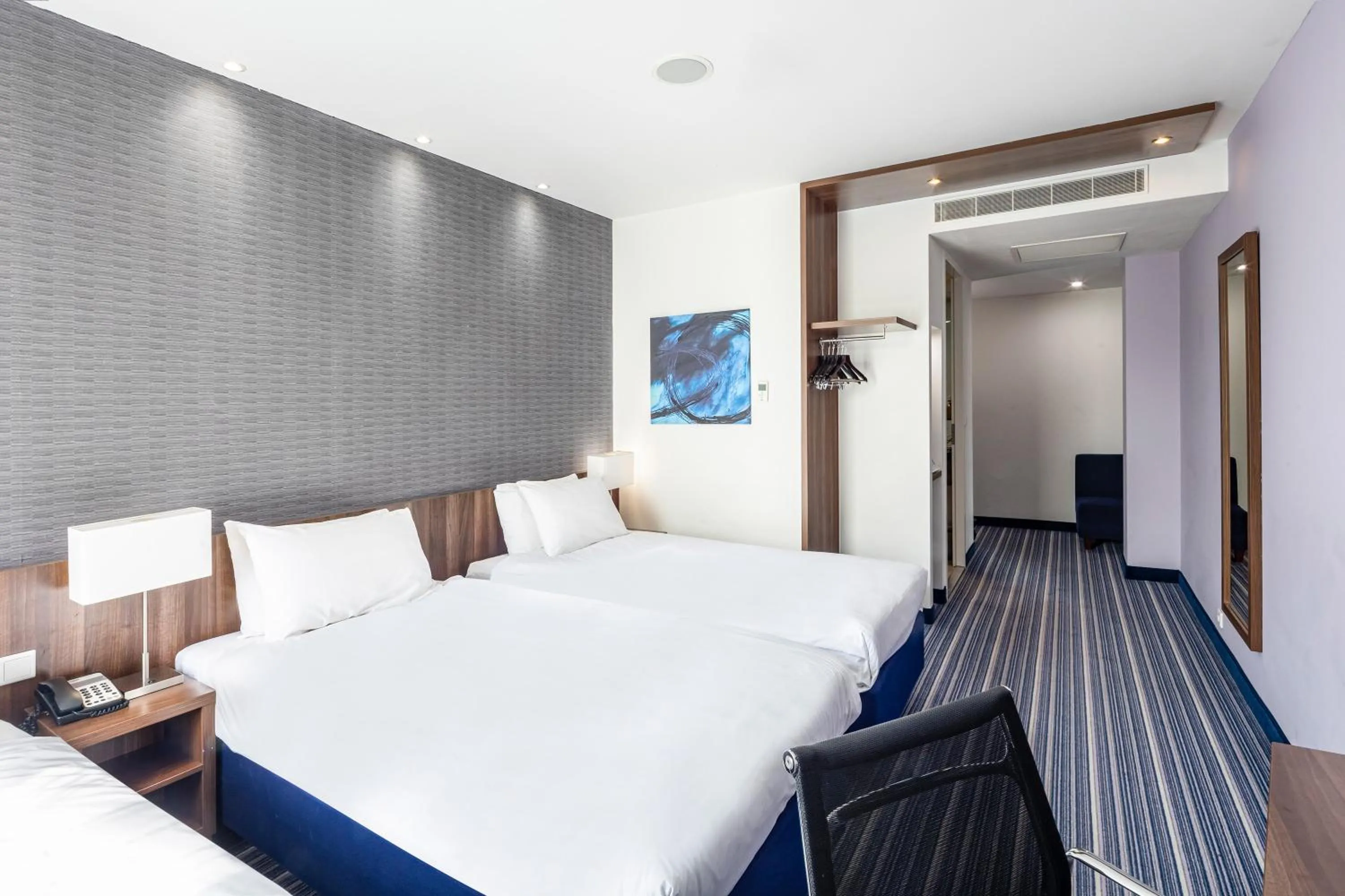 Bed in Holiday Inn Express The Hague - Parliament by IHG