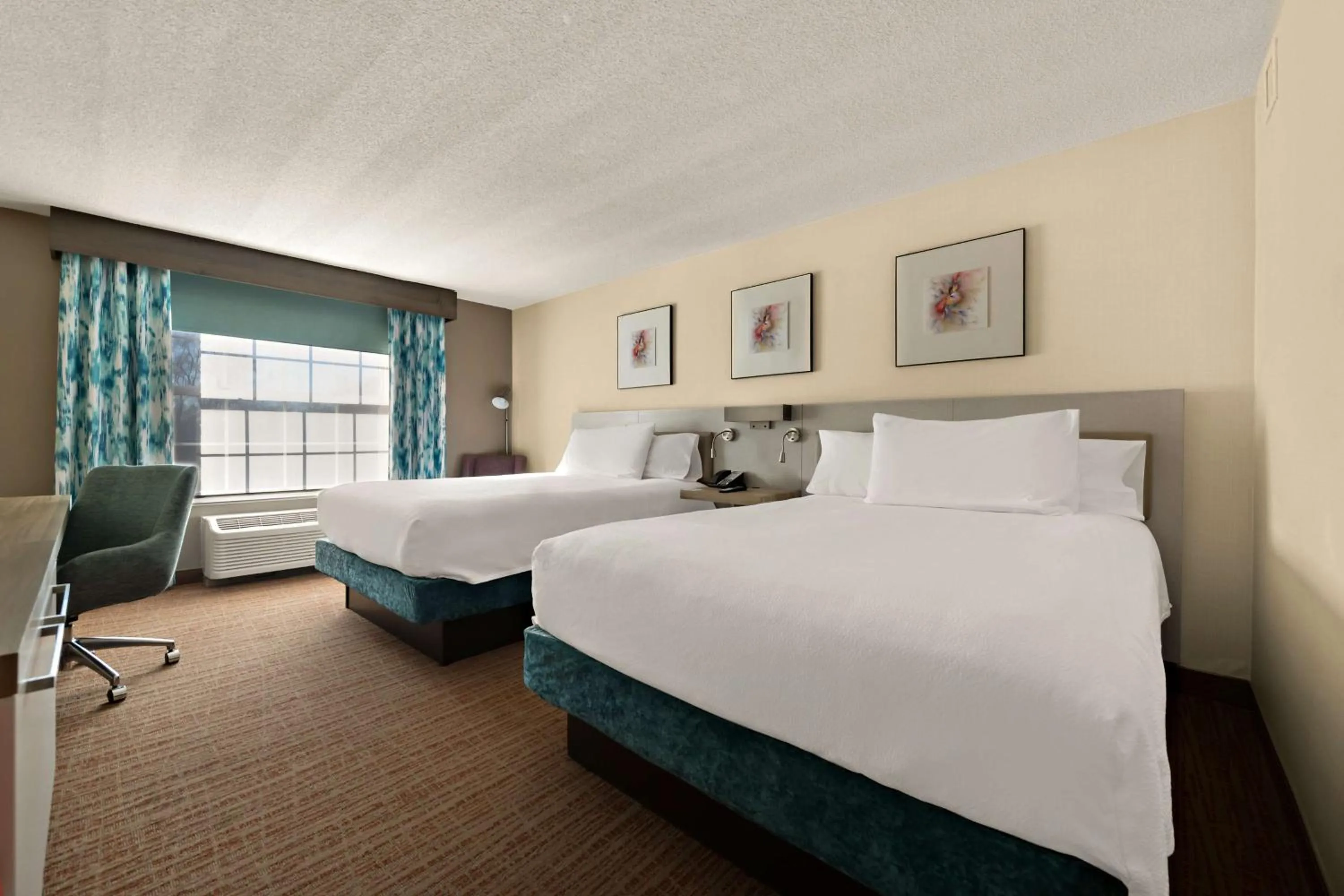 Bed in Hilton Garden Inn Williamsburg