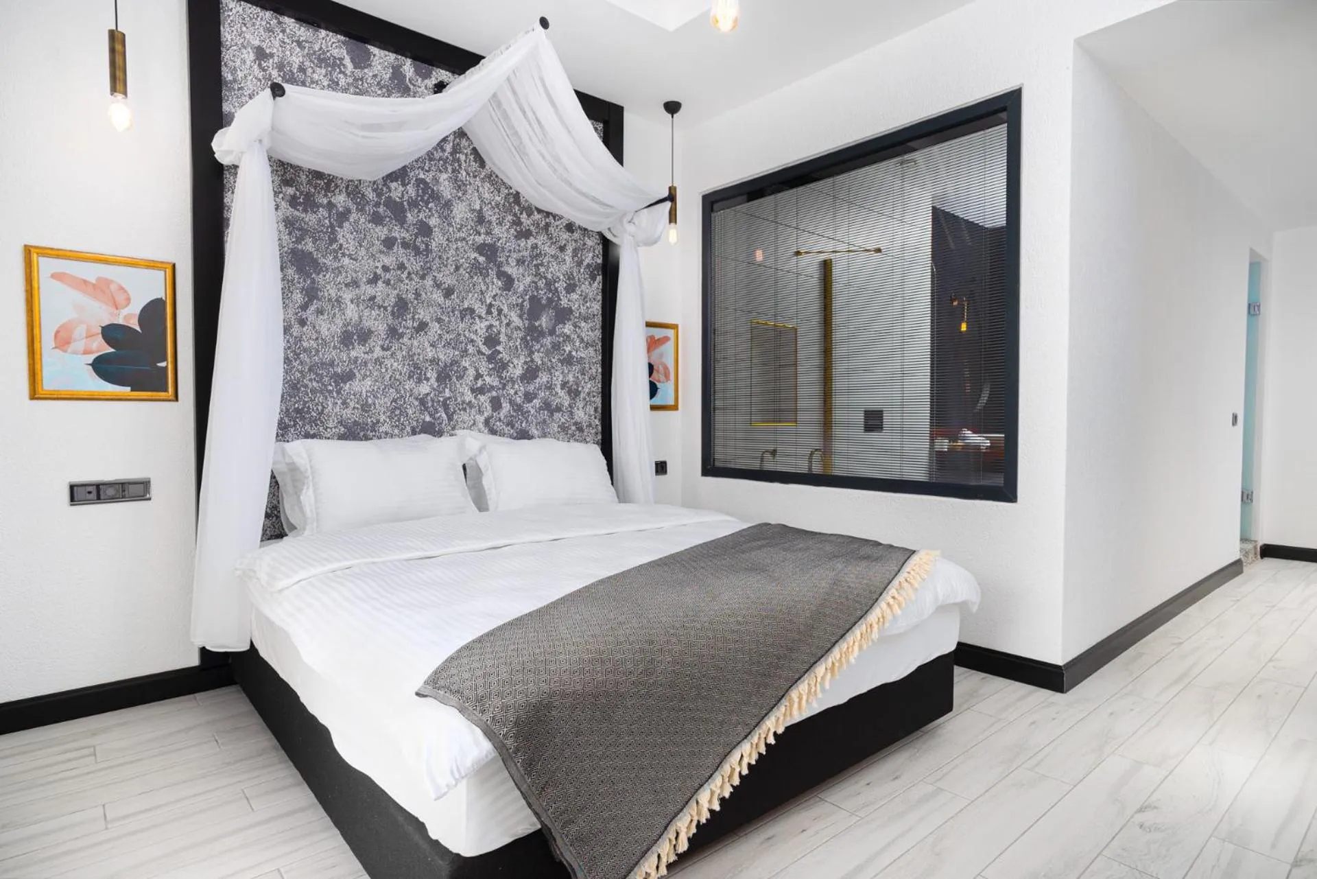 Bathroom, Bed in Hotel Karbel Sun