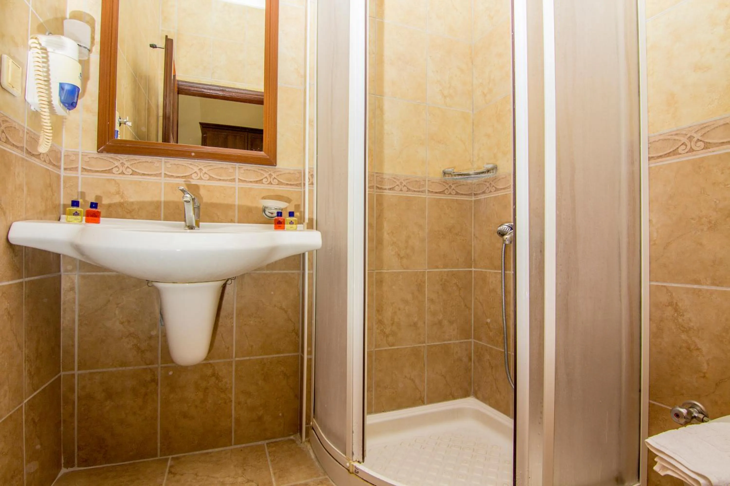 Shower in Hotel Karbel Sun