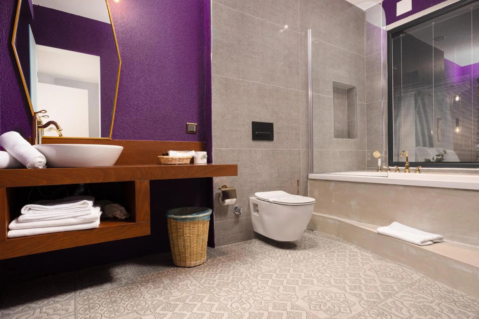 Shower in Hotel Karbel Sun