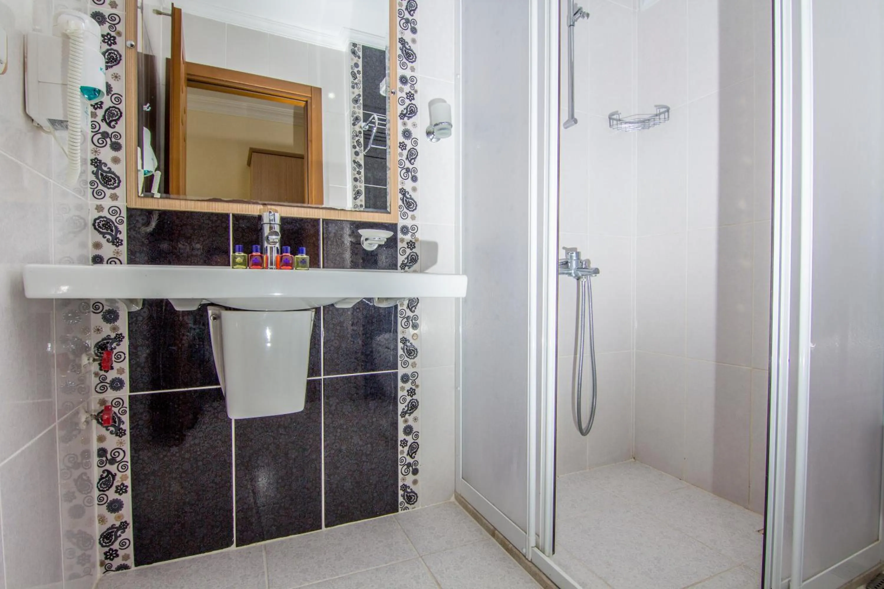 Shower in Hotel Karbel Sun